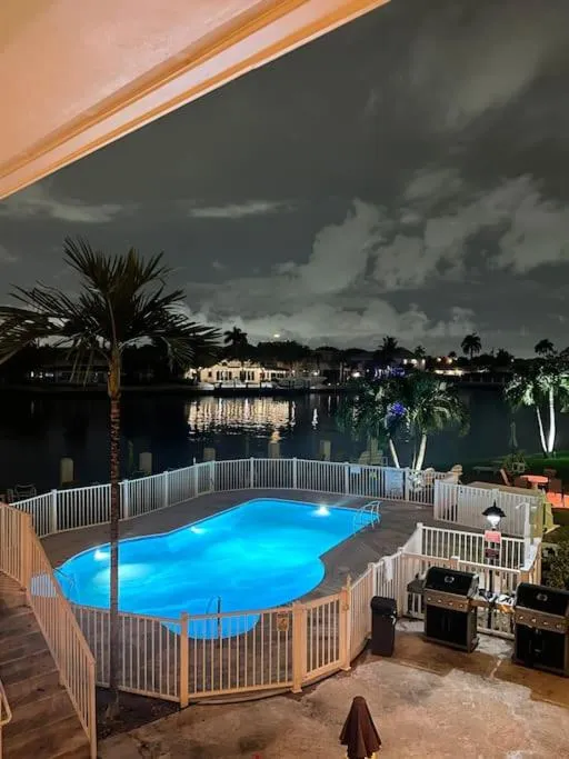 Aloha Apartments On the Intracoastal-Walk to the Beach