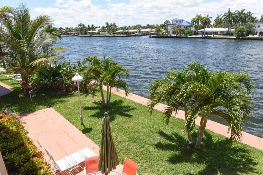 Aloha Apartments On the Intracoastal-Walk to the Beach
