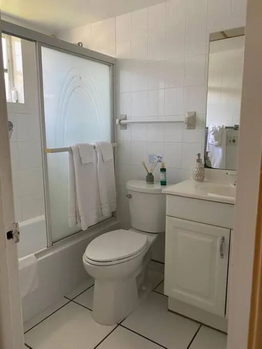 Aloha Apartments On the Intracoastal-Walk to the Beach