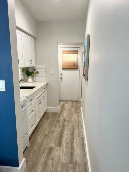 Aloha Apartments On the Intracoastal-Walk to the Beach