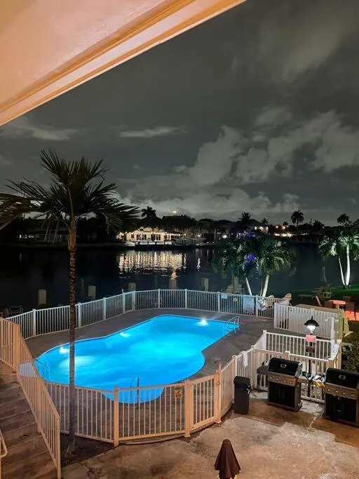Aloha Apartments On the Intracoastal-Walk to the Beach