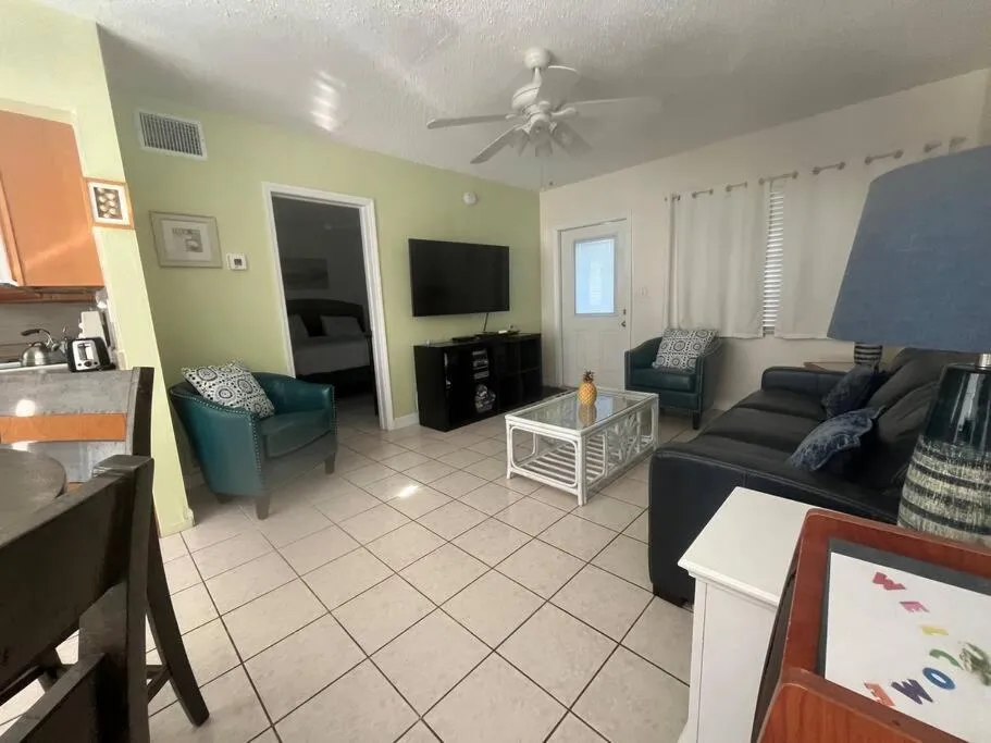 Aloha Apartments On the Intracoastal-Walk to the Beach