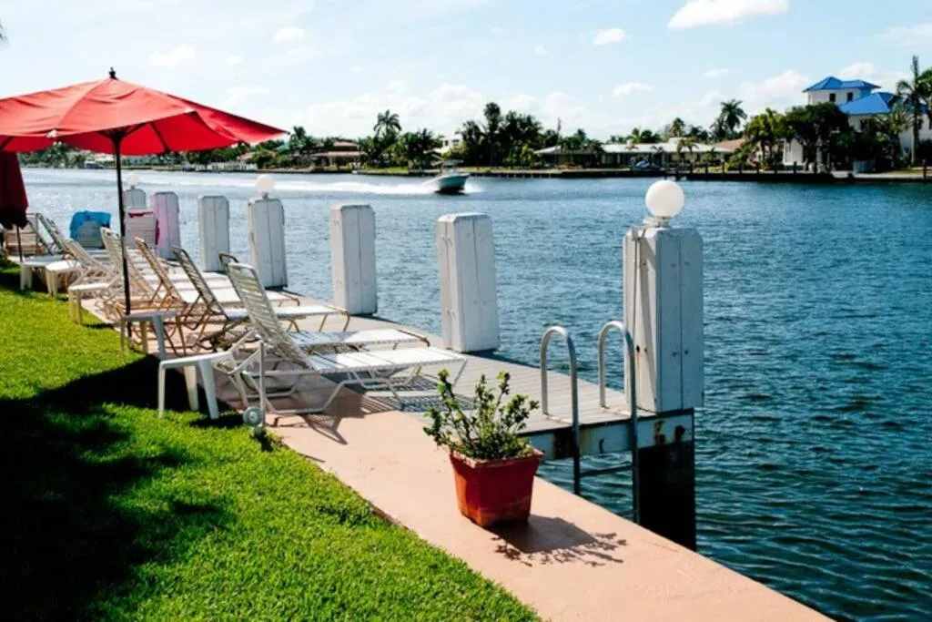 Aloha Apartments On the Intracoastal-Walk to the Beach