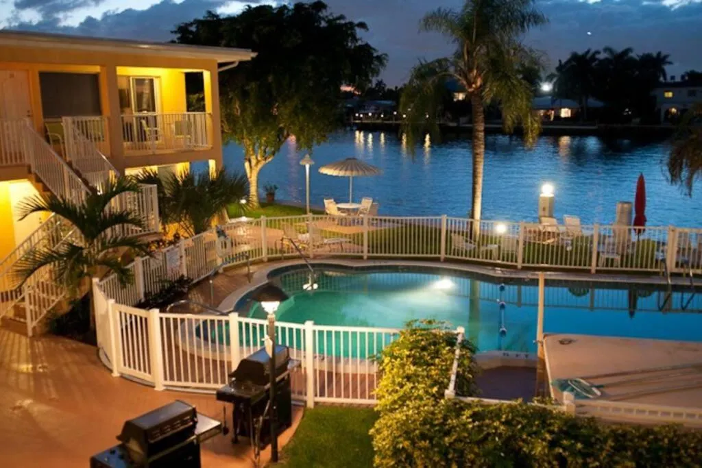 Aloha Apartments On the Intracoastal-Walk to the Beach