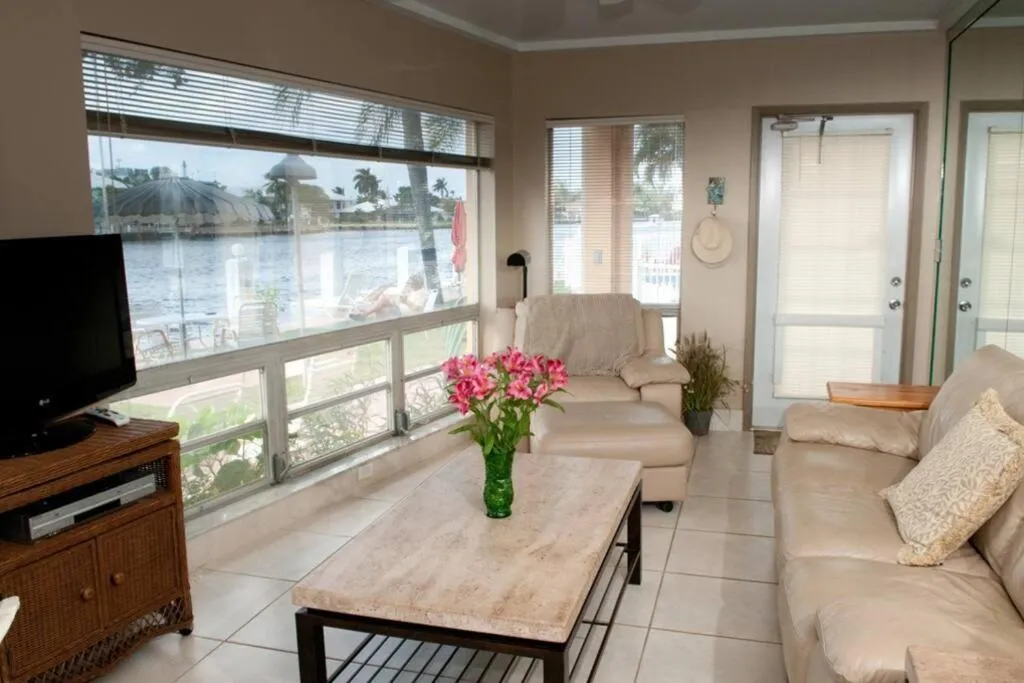 Aloha Apartments On the Intracoastal-Walk to the Beach