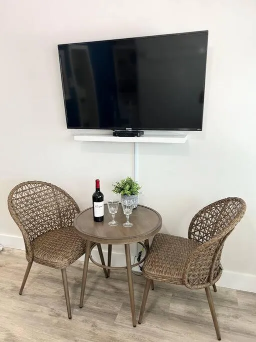 Aloha Apartments On the Intracoastal-Walk to the Beach