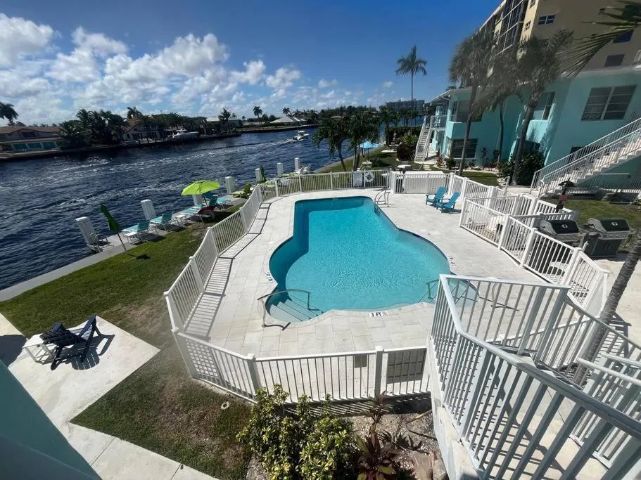 Aloha Apartments On the Intracoastal-Walk to the Beach