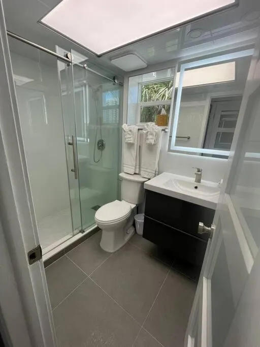 Aloha Apartments On the Intracoastal-Walk to the Beach