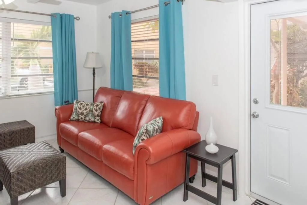 Aloha Apartments On the Intracoastal-Walk to the Beach