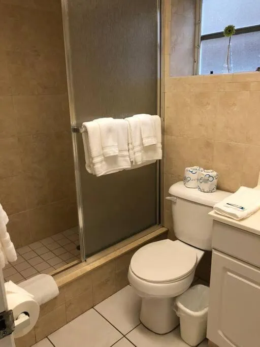 Aloha Apartments On the Intracoastal-Walk to the Beach