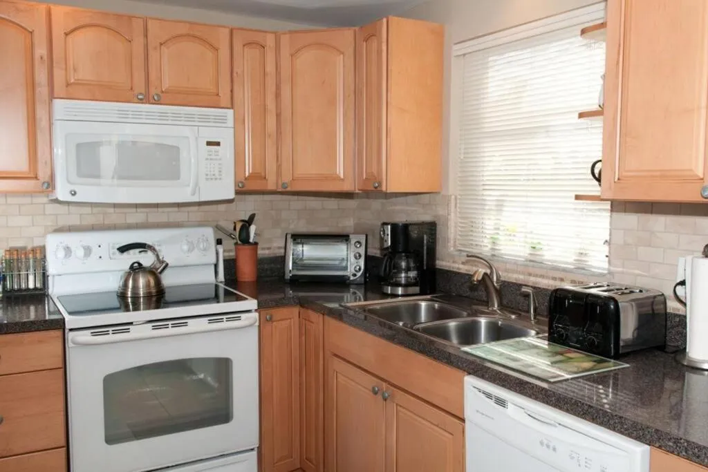 Aloha Apartments On the Intracoastal-Walk to the Beach