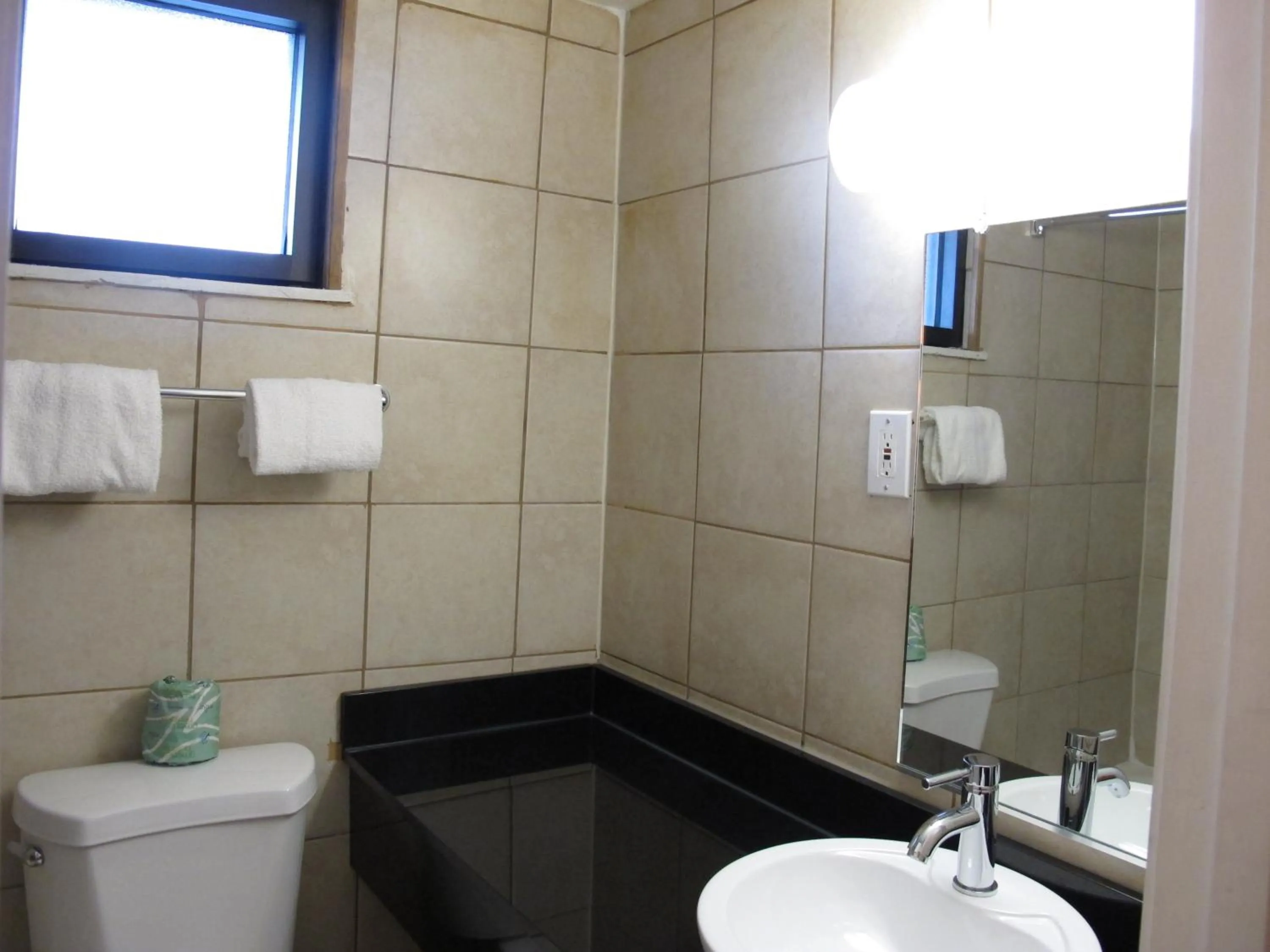 Bathroom in Motel 6 Baltimore MD