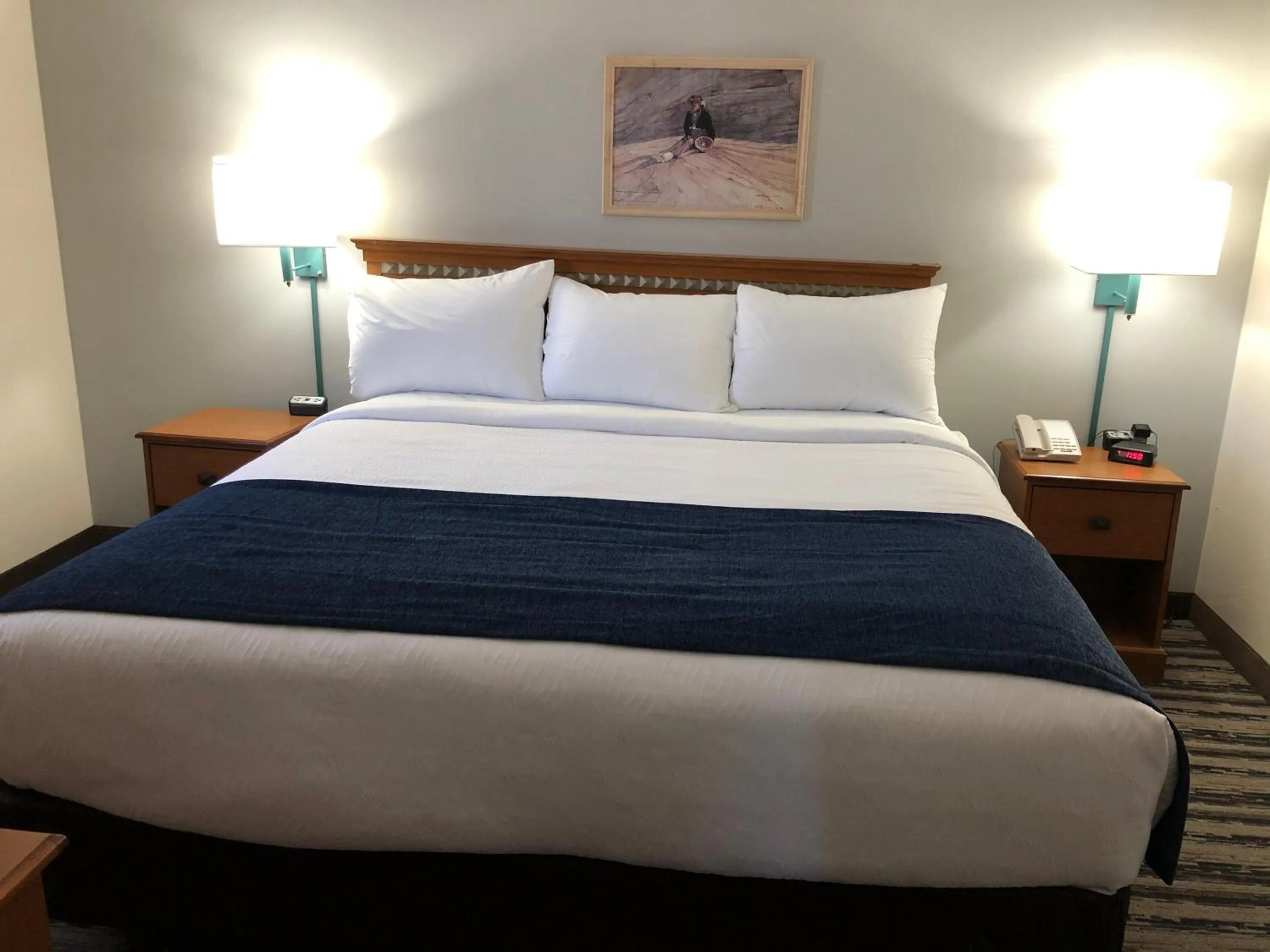 Photo of the whole room, Bed in NavajoLand Inn