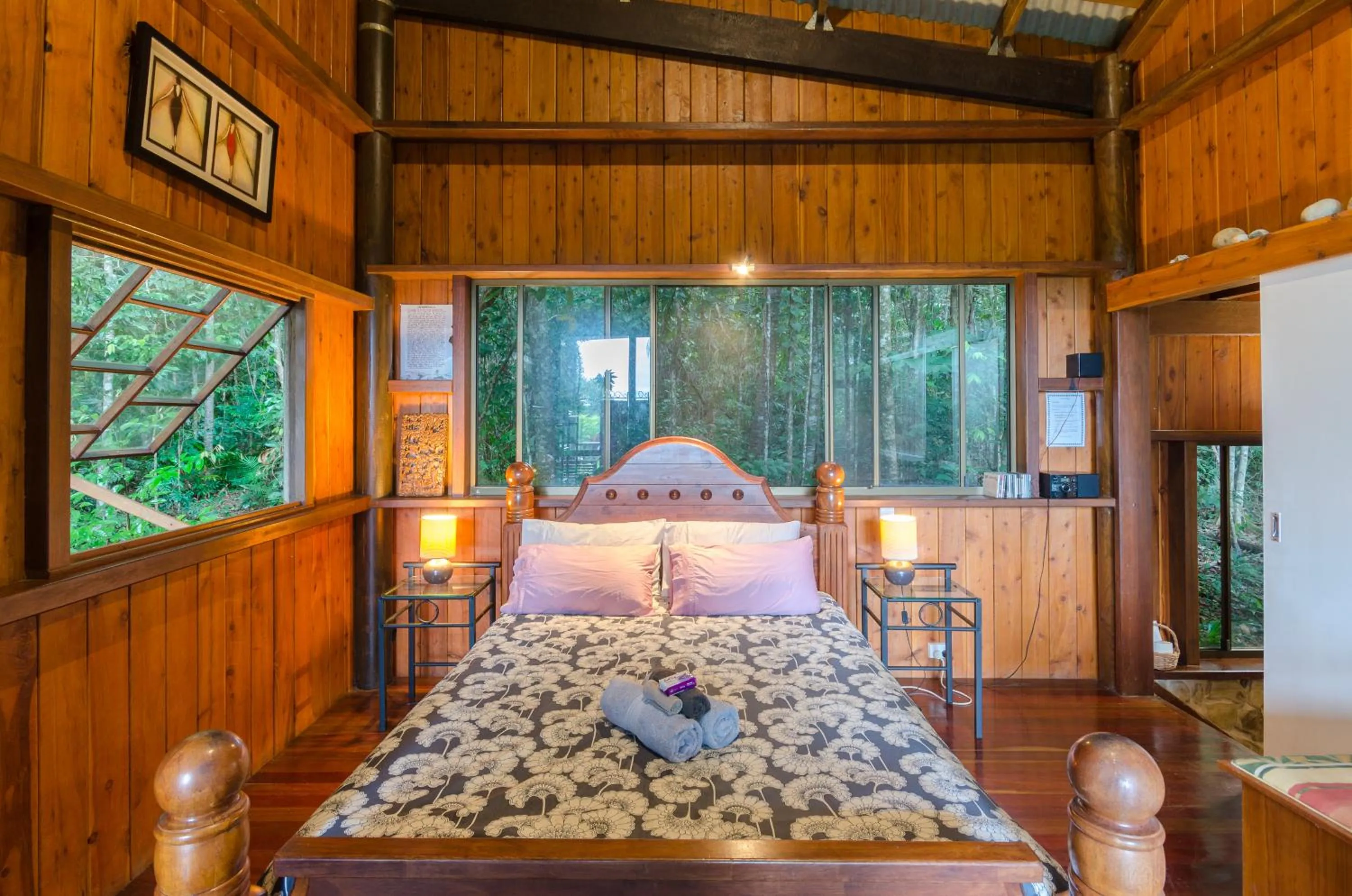Photo of the whole room, Bed in Epiphyte B & B