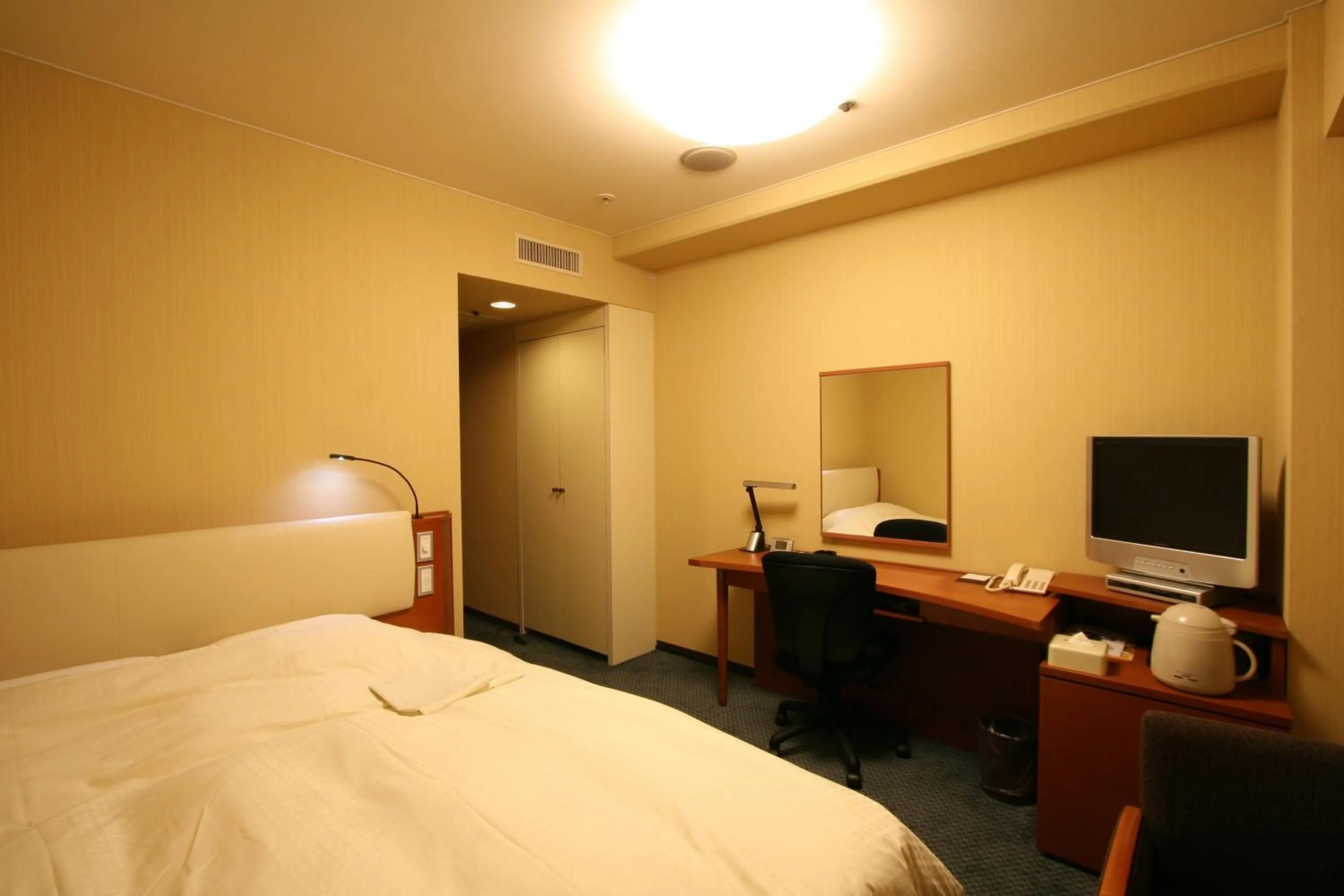 Photo of the whole room, Bed in Smile Hotel Sendai-Kokubuncho