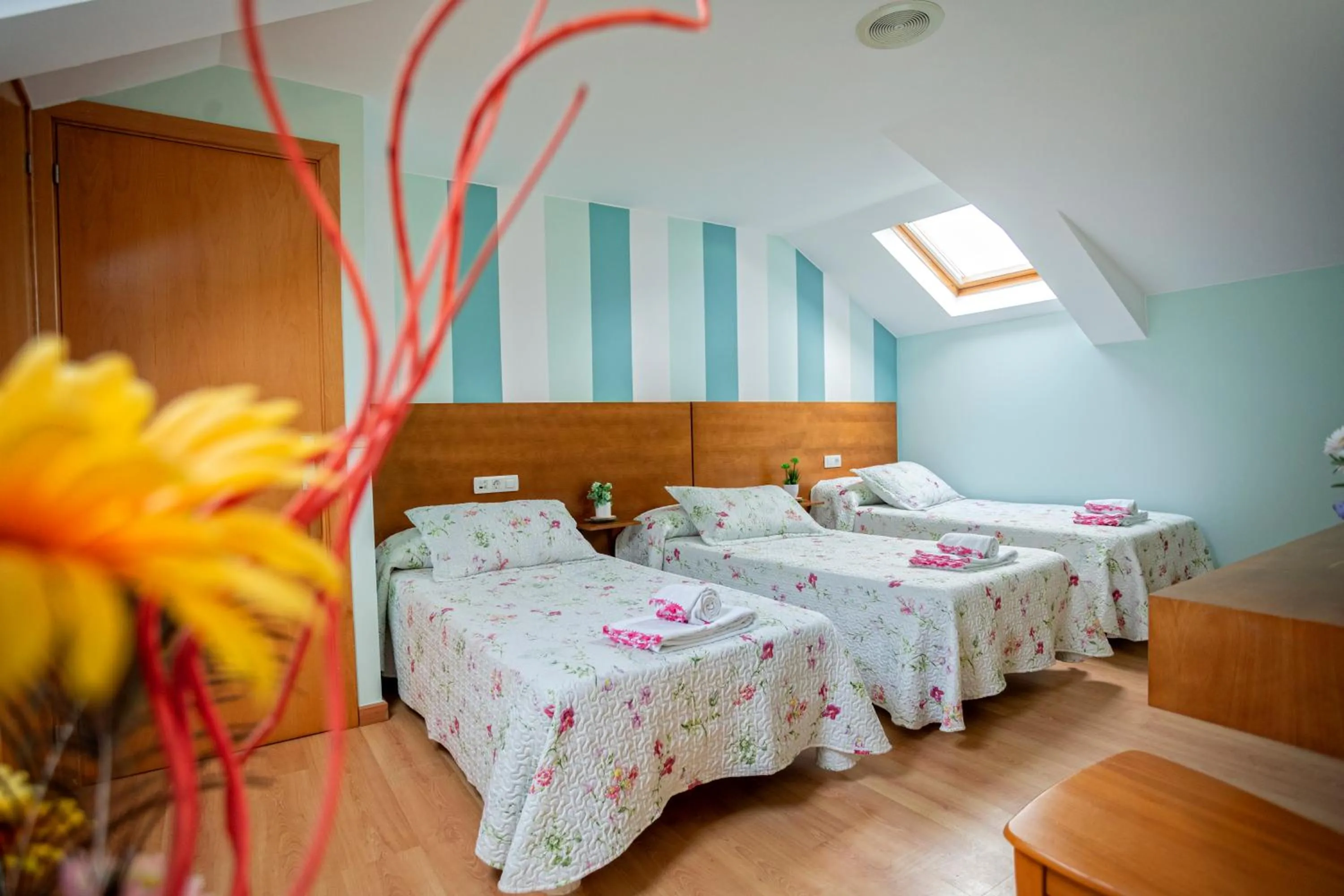 Triple Room with Bathroom in CASA CINES