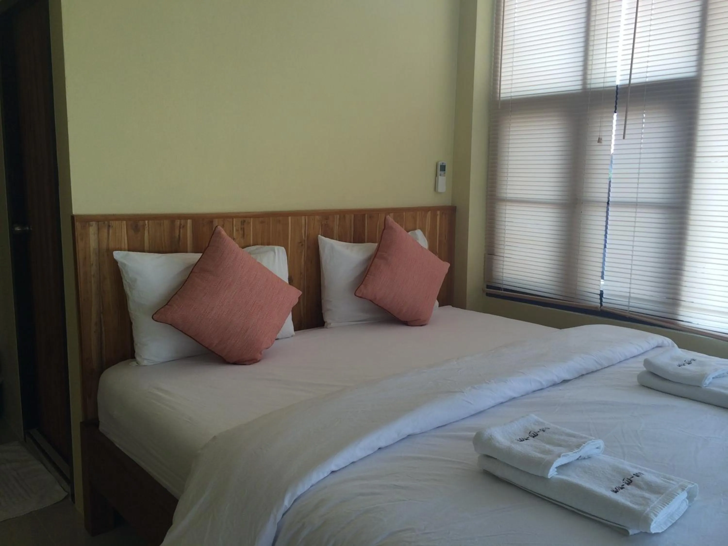 Bed in Norn Nab Dao Rimkhong