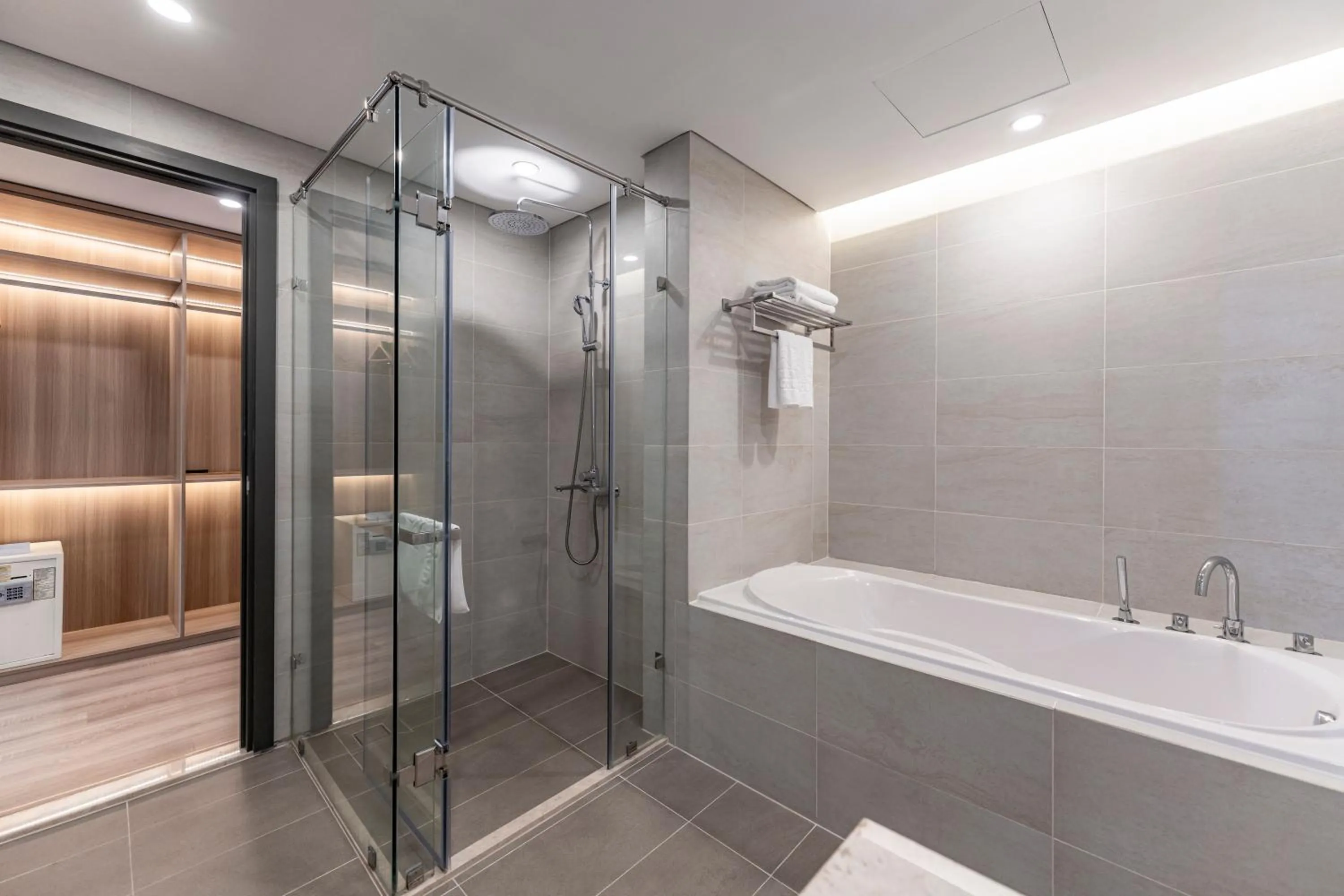 Shower in Garden View Court Suites Ho Chi Minh City