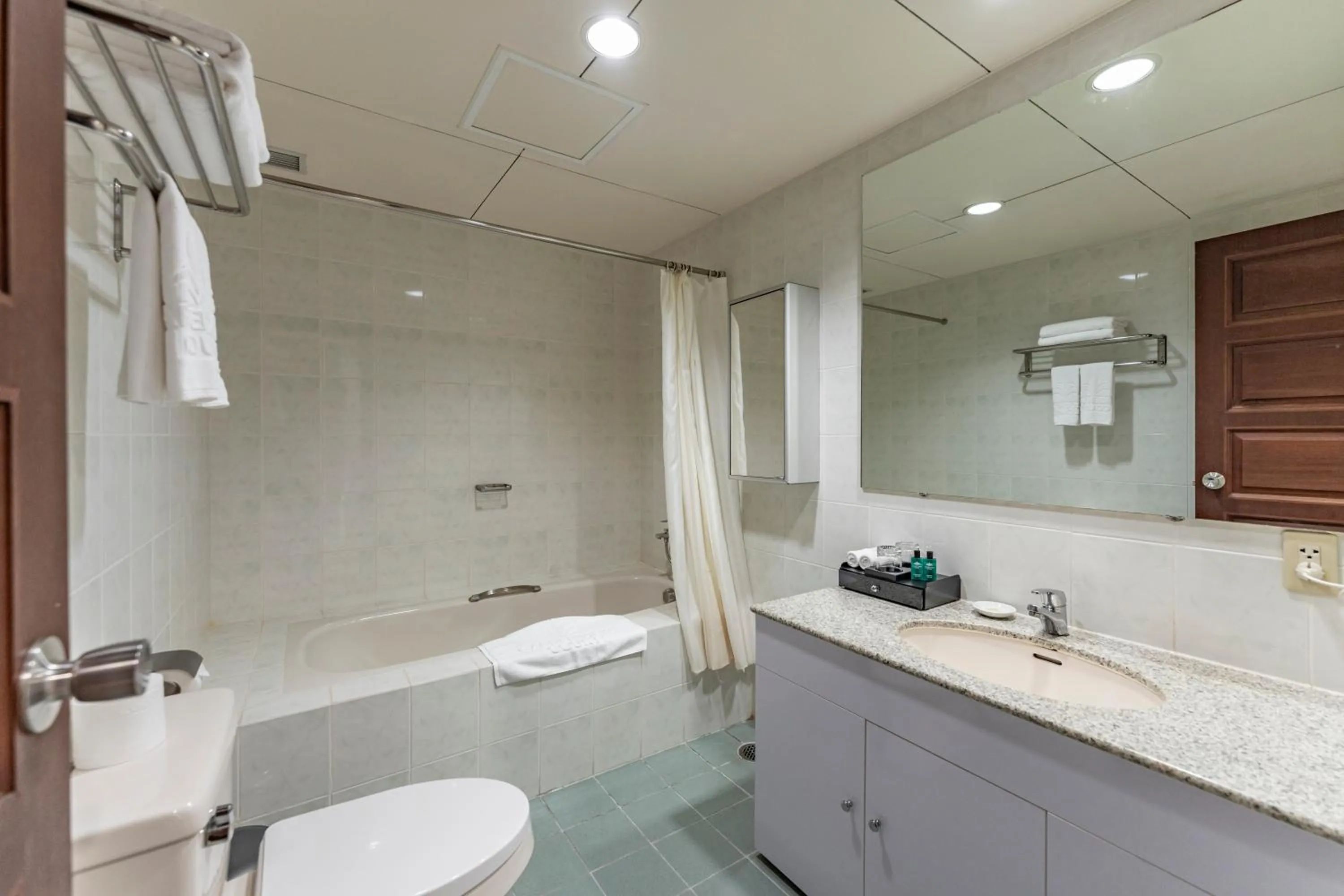 Shower in Garden View Court Suites Ho Chi Minh City