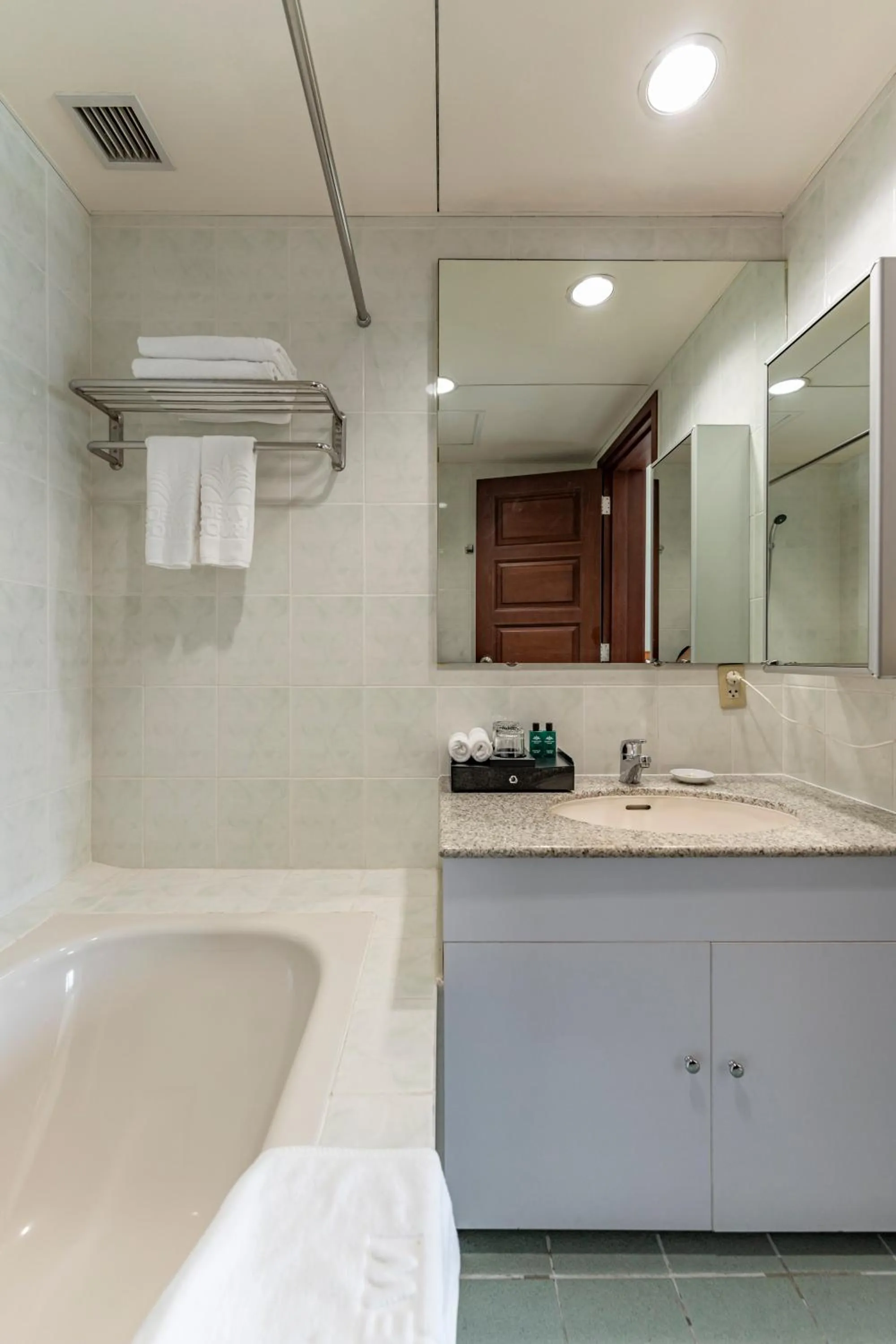 Bathroom in Garden View Court Suites Ho Chi Minh City