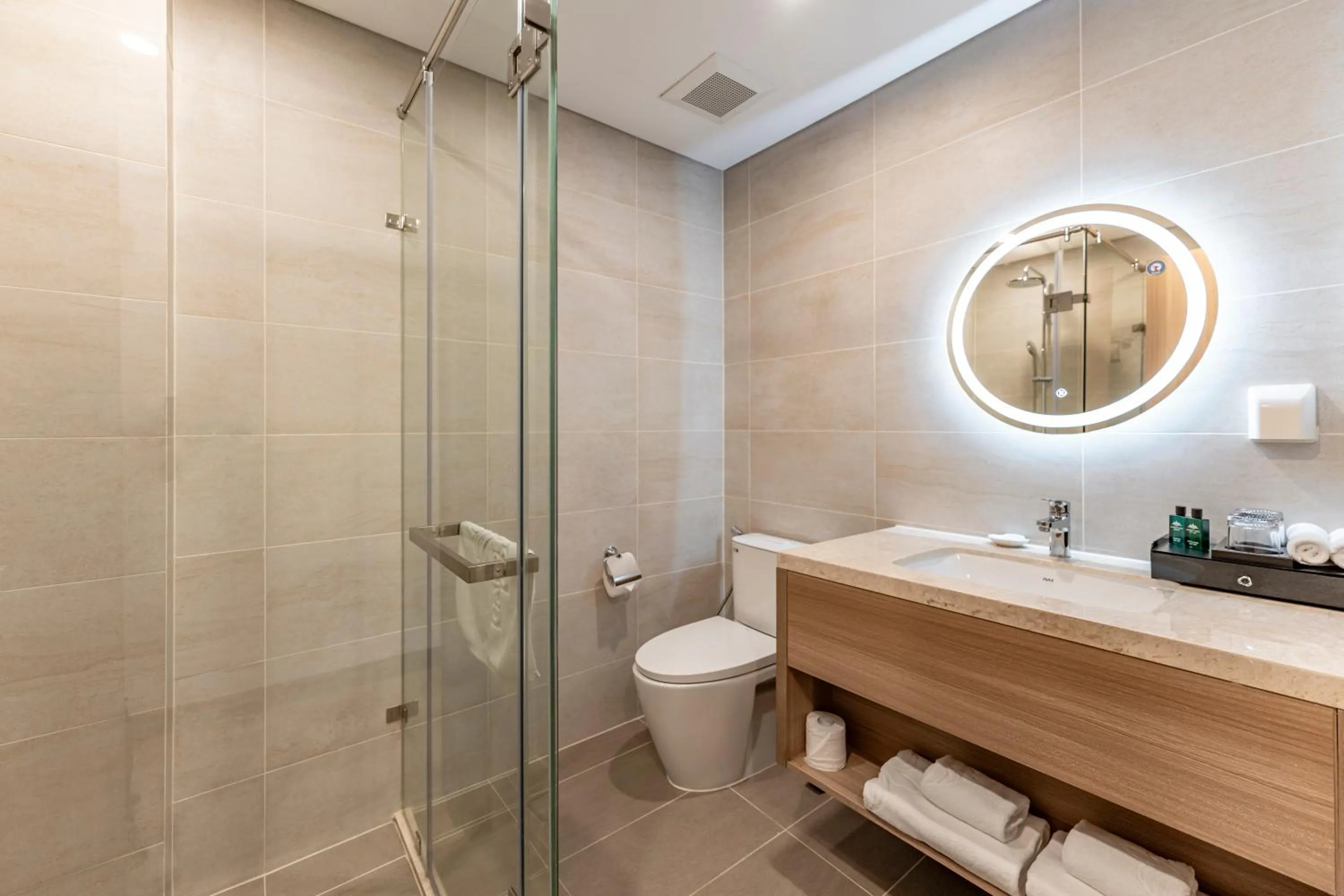 Shower in Garden View Court Suites Ho Chi Minh City