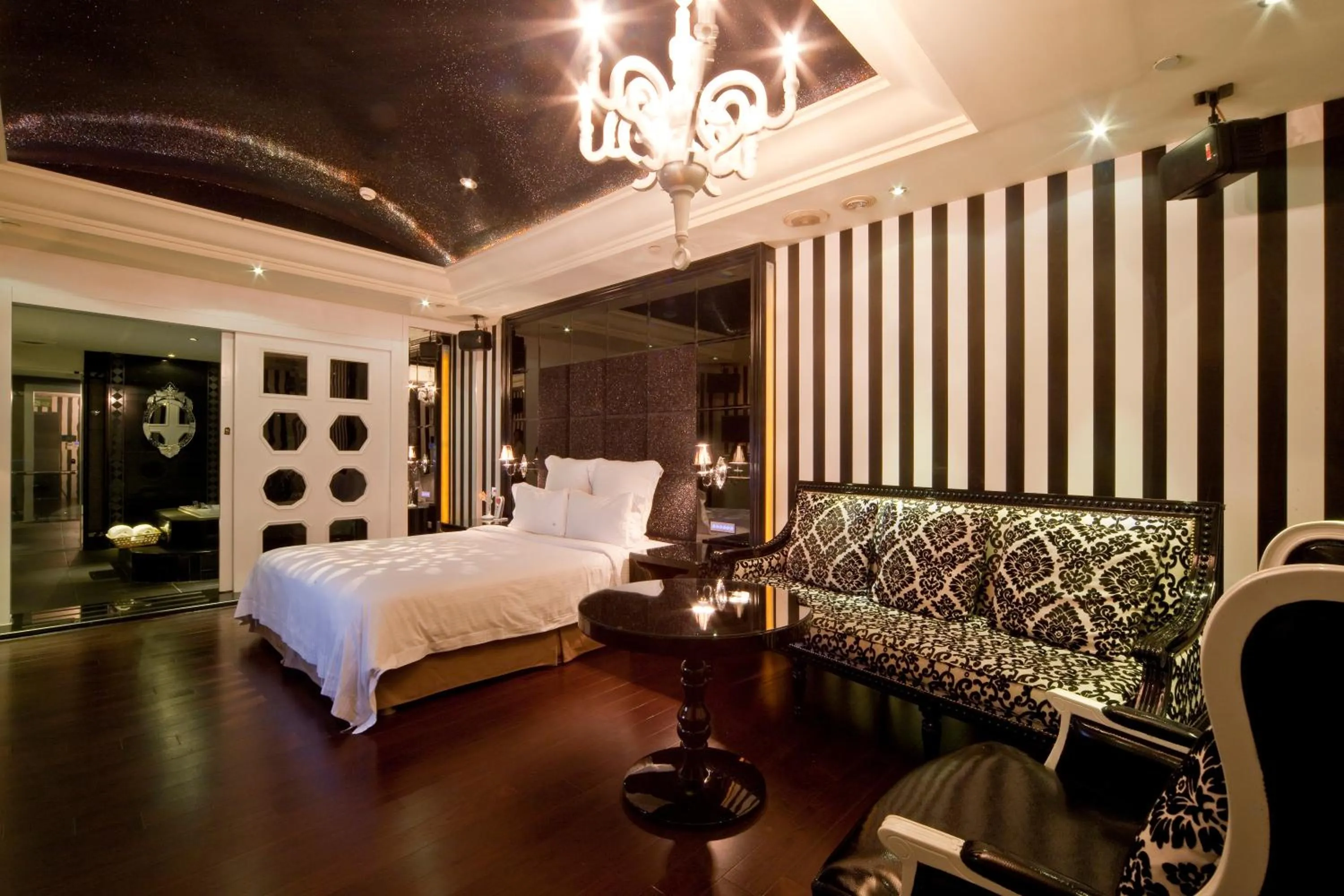 Living room, Bed in Wego Hotel - Linsen