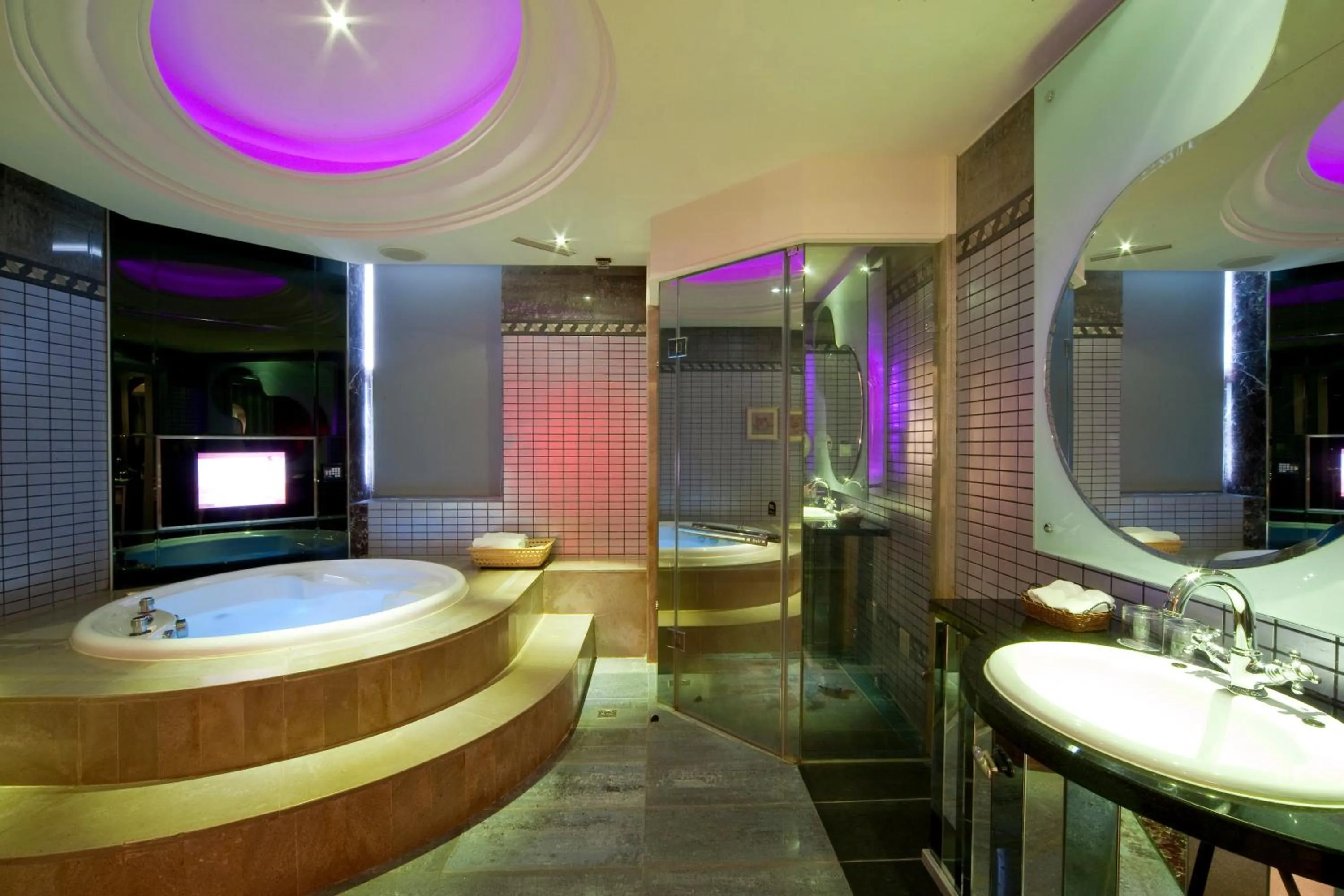 Shower in Wego Hotel - Linsen