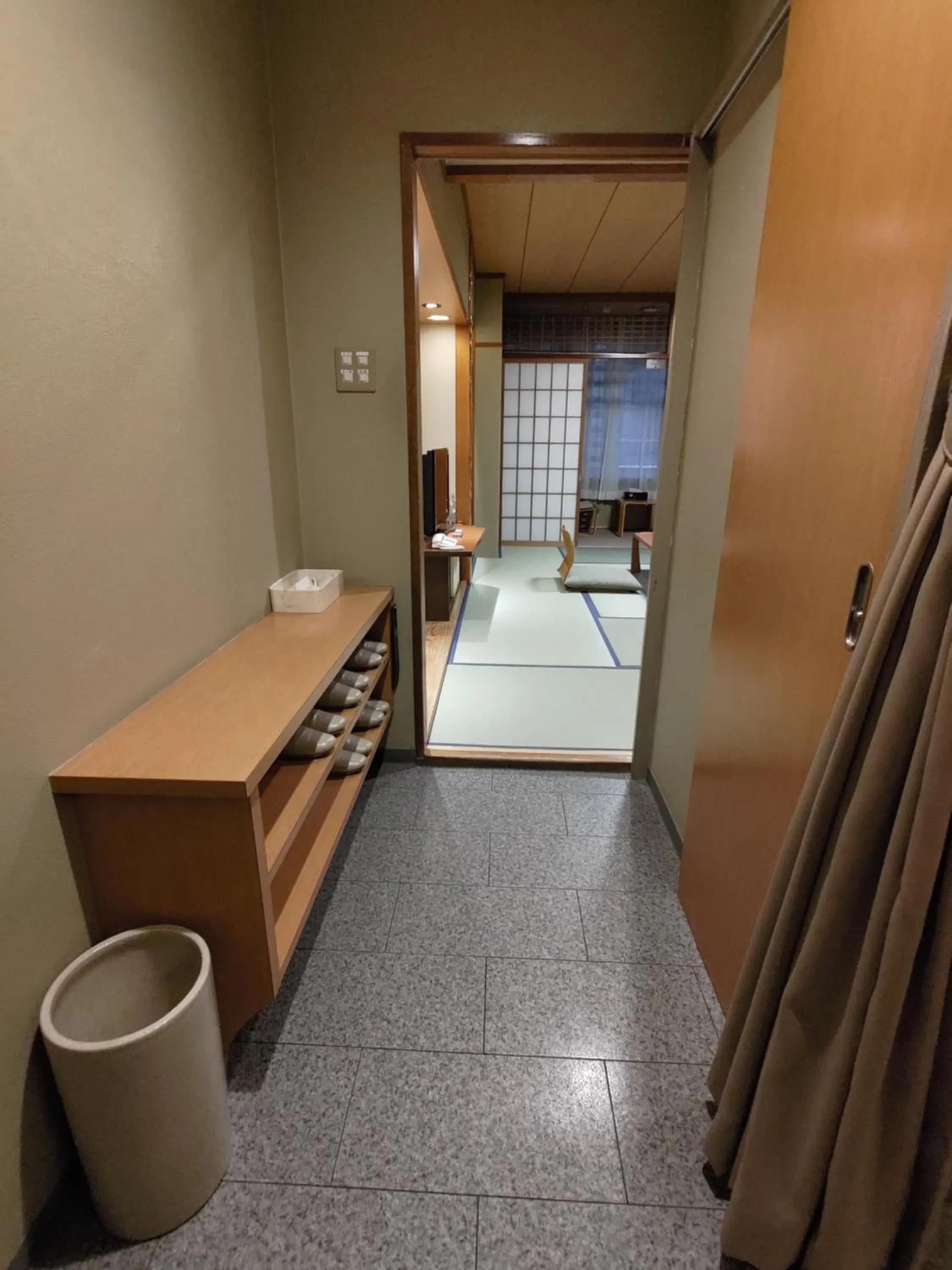 Photo of the whole room in Kinparo