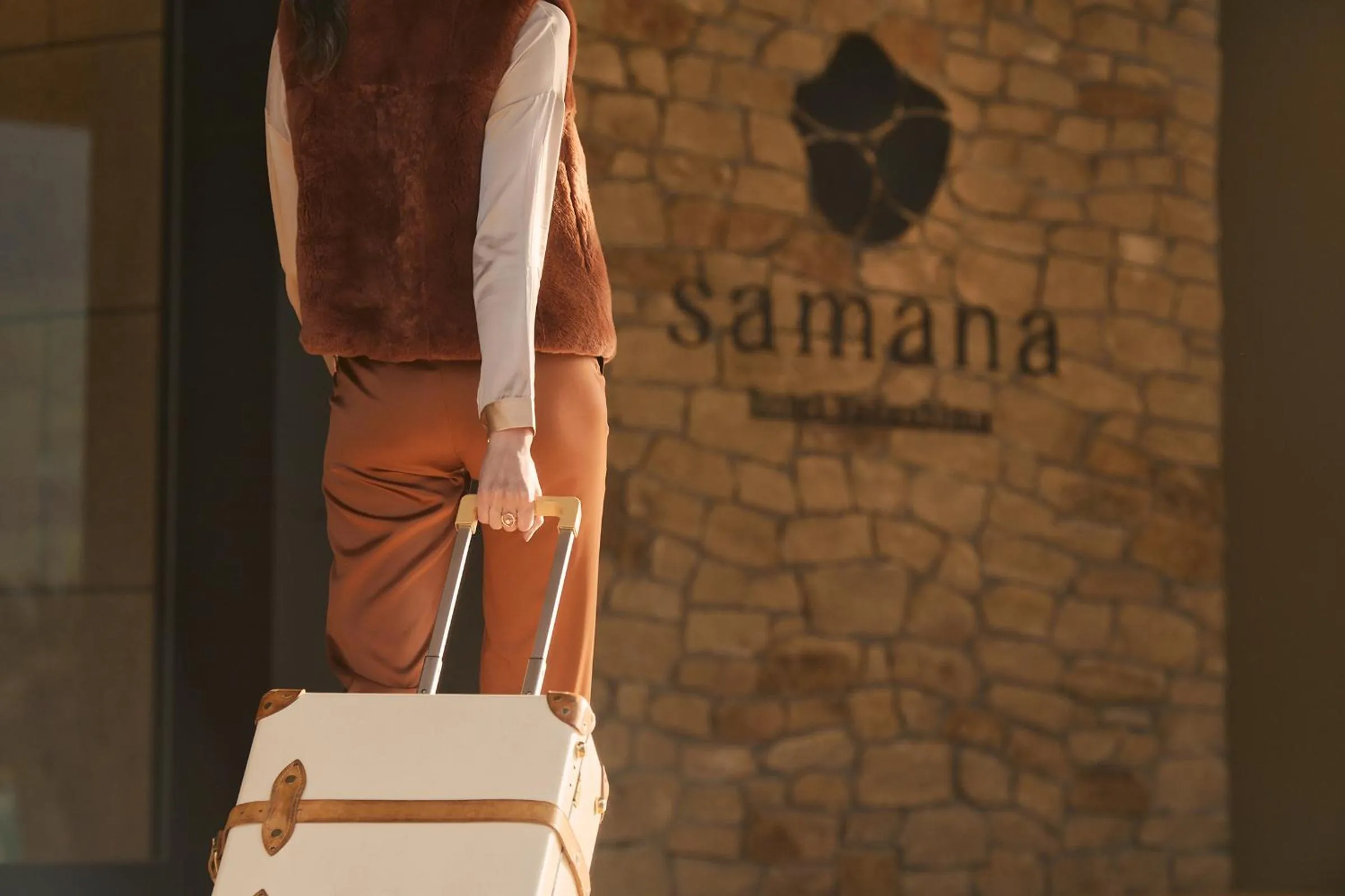 Property logo or sign in samana hotel Yakushima