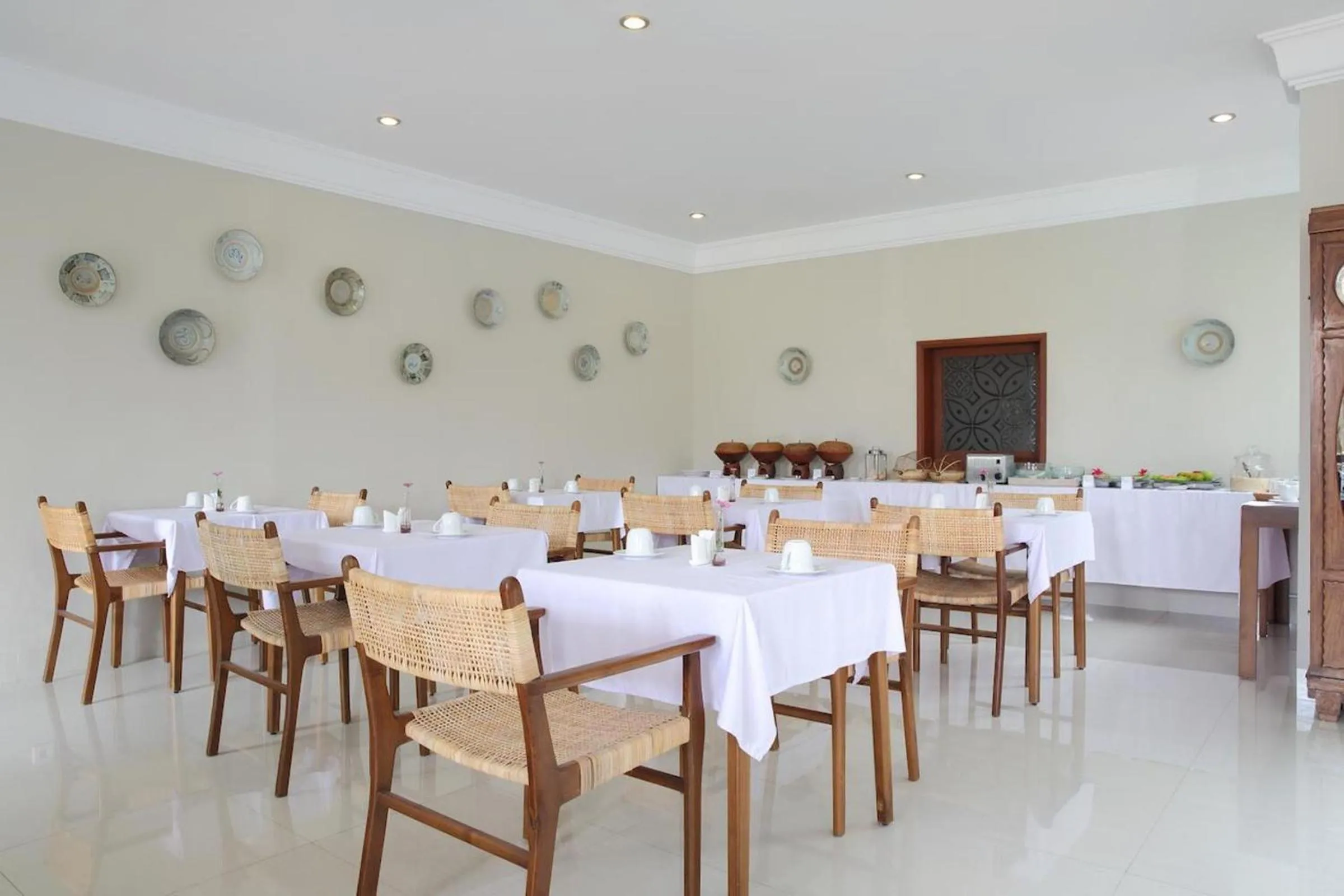 Restaurant/places to eat in Seminyak Lagoon All Suites Hotel