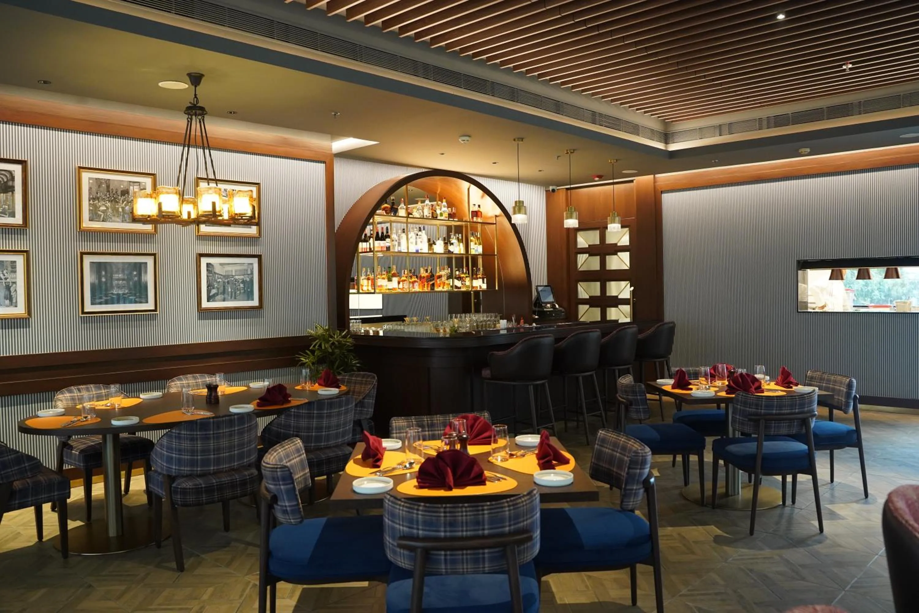 Restaurant/places to eat in Courtyard by Marriott Bhopal