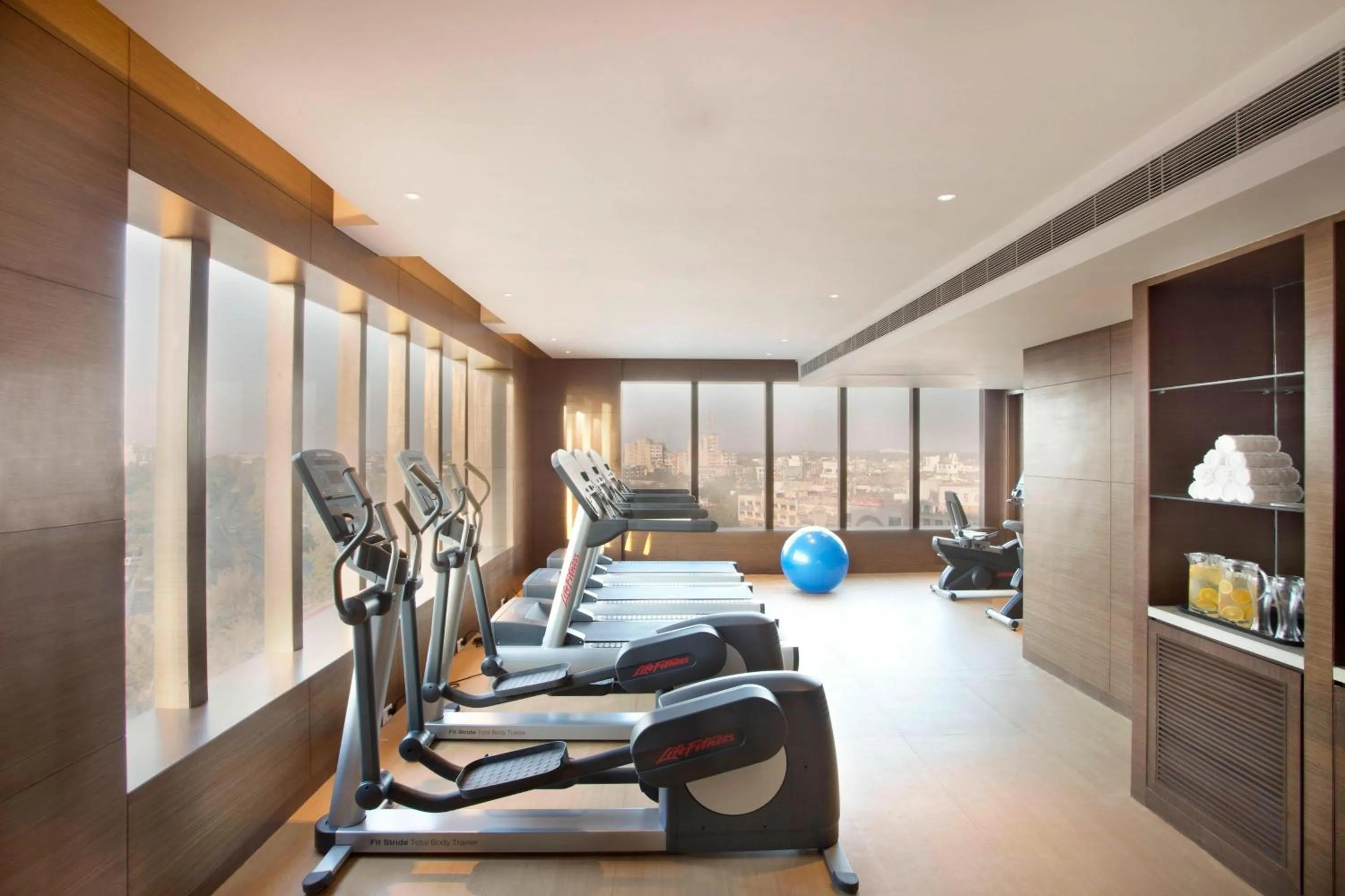 Fitness centre/facilities in Courtyard by Marriott Bhopal