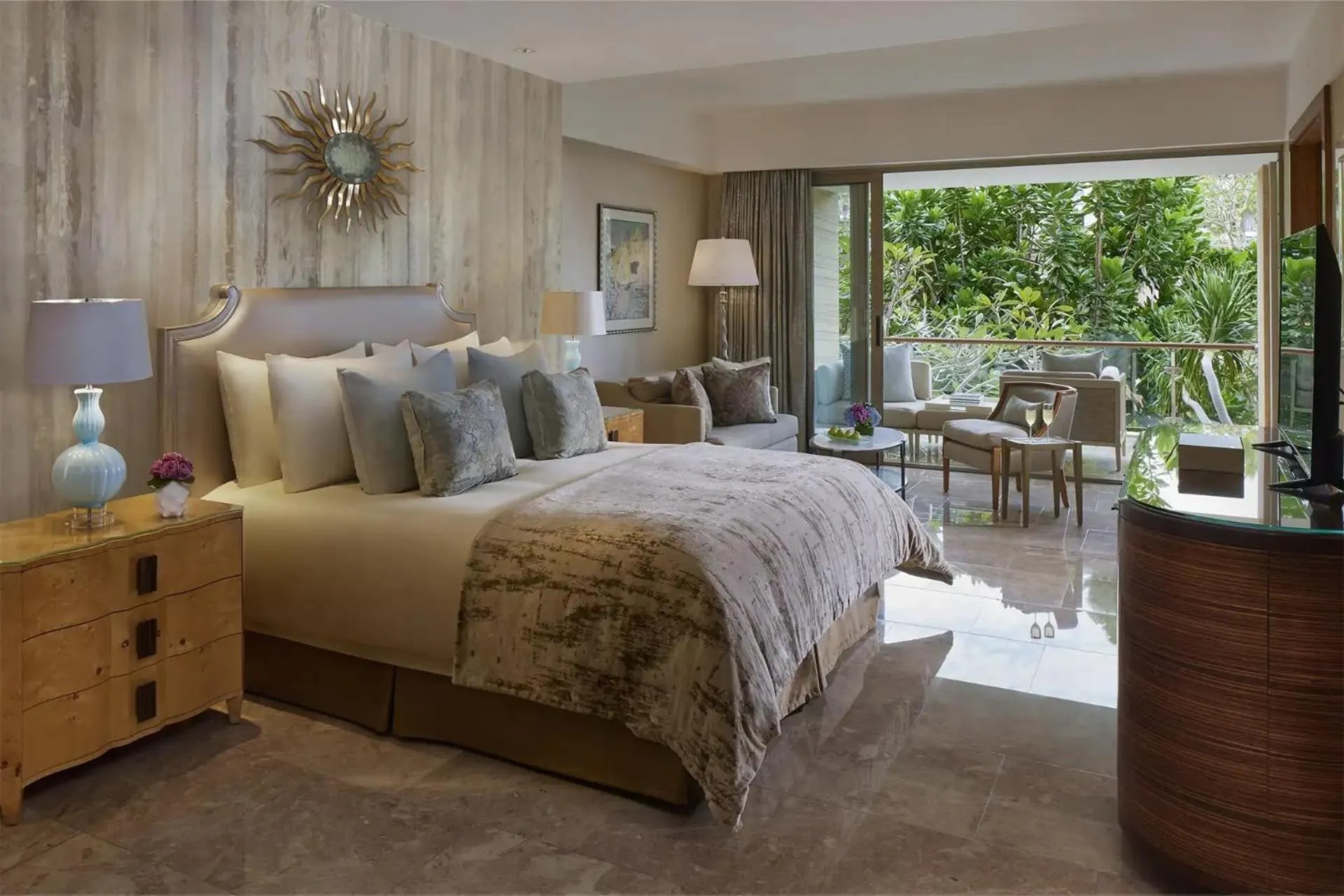 Bedroom, Bed in Mulia Resort