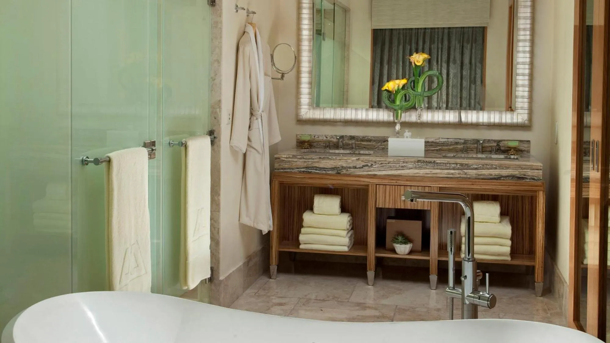 Bathroom, Bed in Mulia Resort
