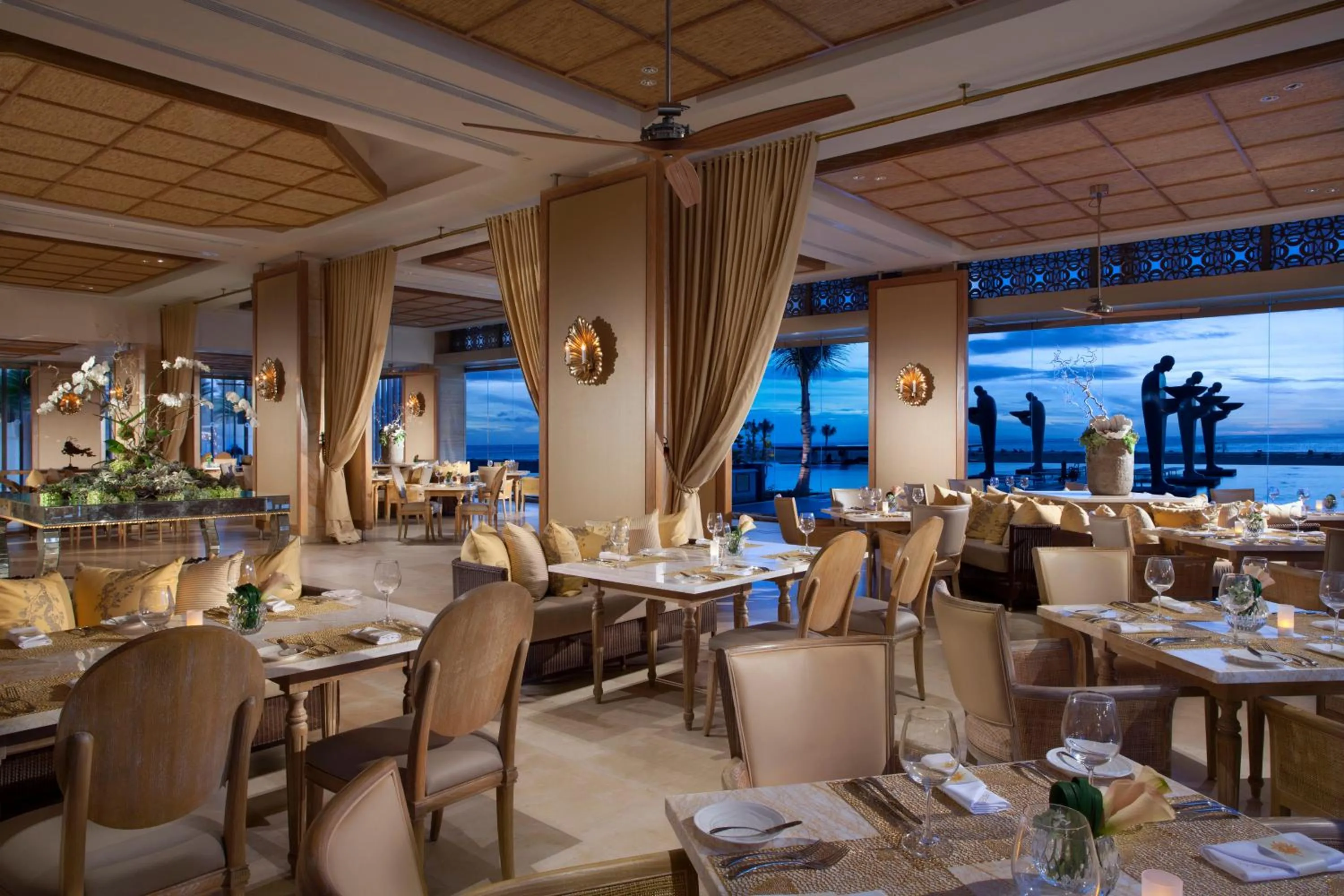 Restaurant/places to eat in Mulia Villas