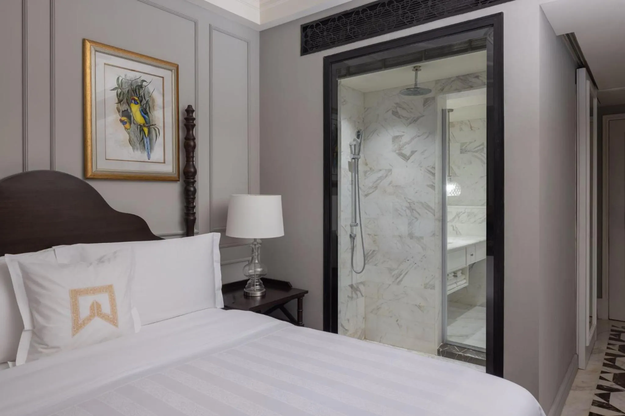 Bathroom, Bed in ITC Windsor, a Luxury Collection Hotel, Bengaluru