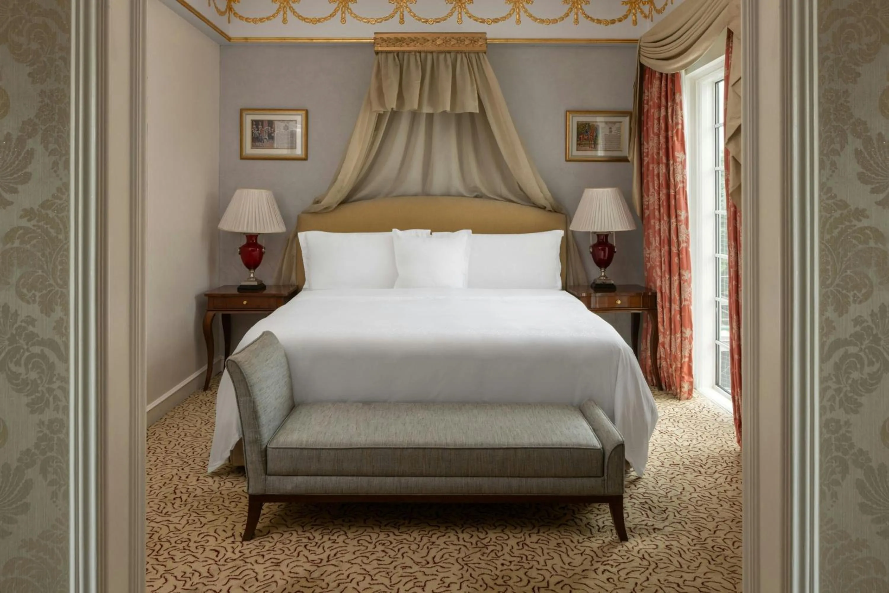 Photo of the whole room, Bed in ITC Windsor, a Luxury Collection Hotel, Bengaluru