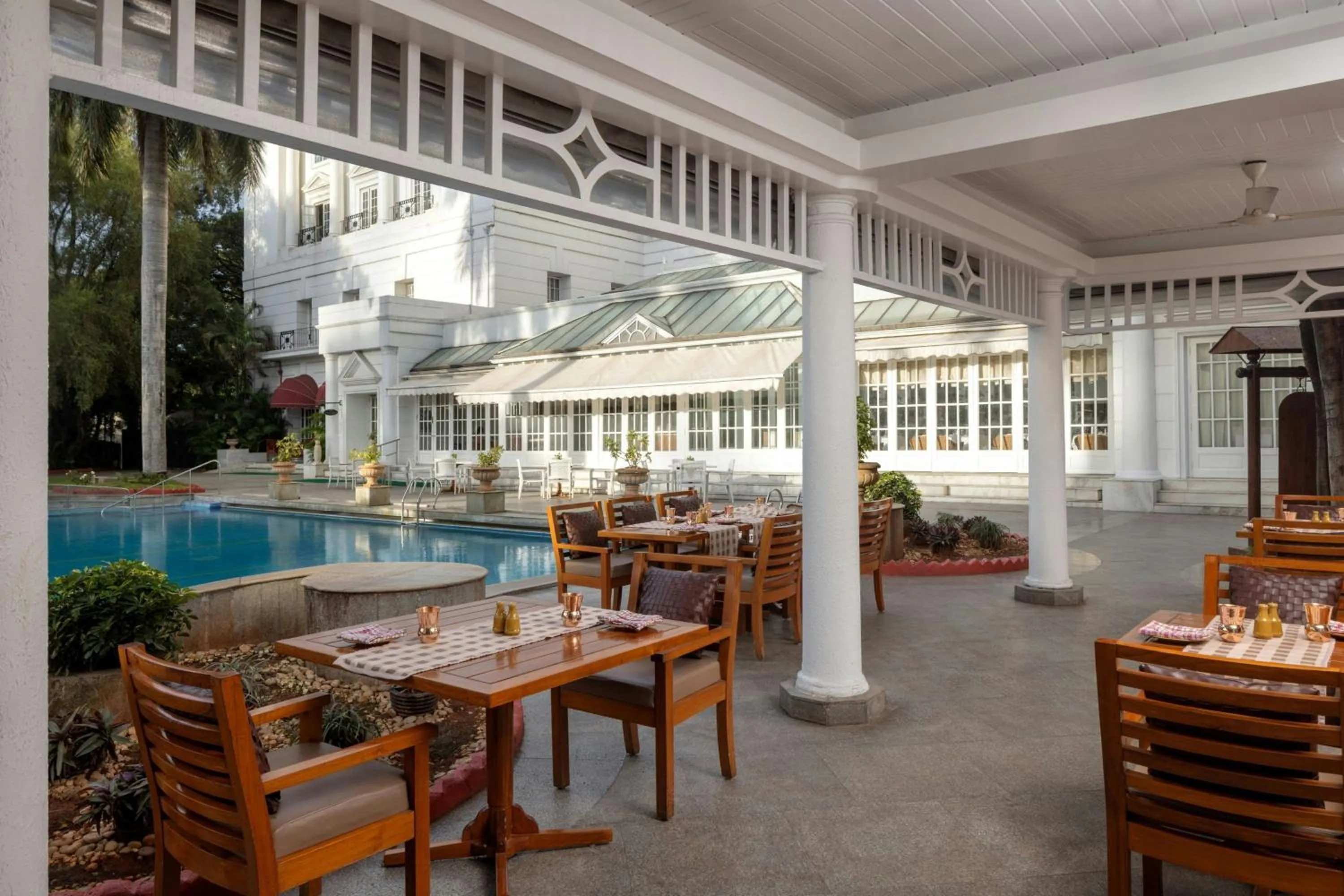 Swimming pool in ITC Windsor, a Luxury Collection Hotel, Bengaluru