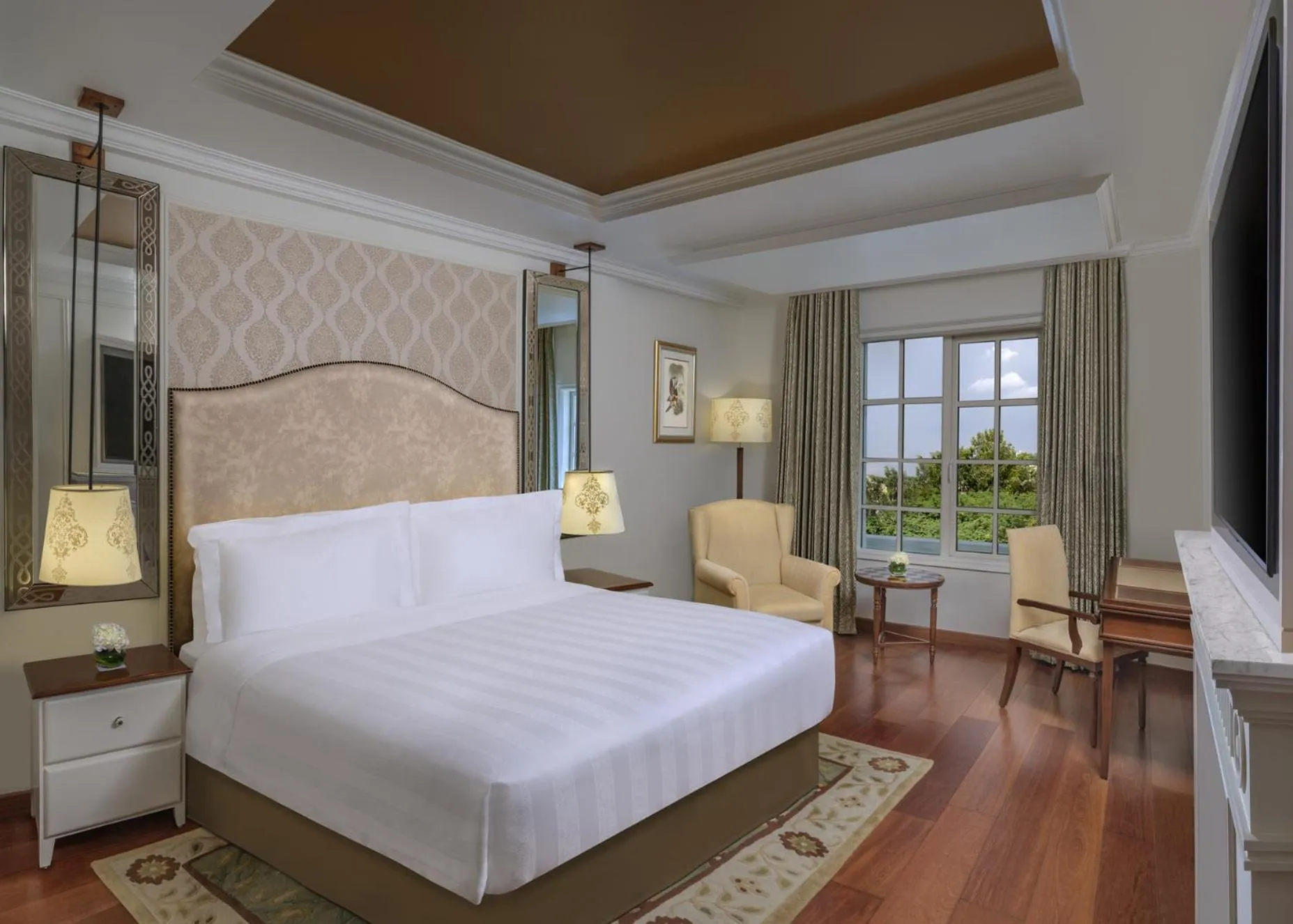 Bedroom, Bed in ITC Windsor, a Luxury Collection Hotel, Bengaluru