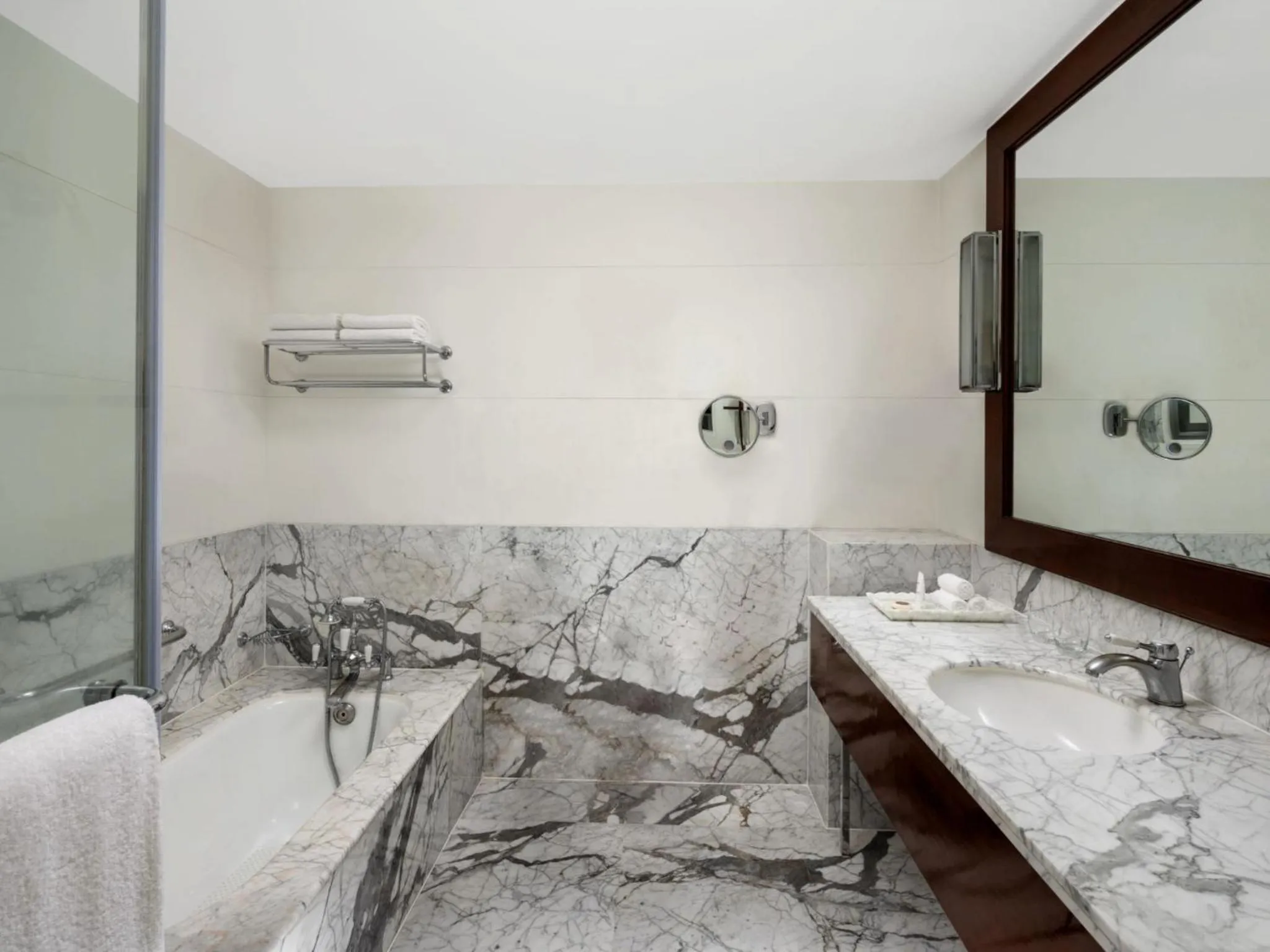 Bathroom in ITC Windsor, a Luxury Collection Hotel, Bengaluru