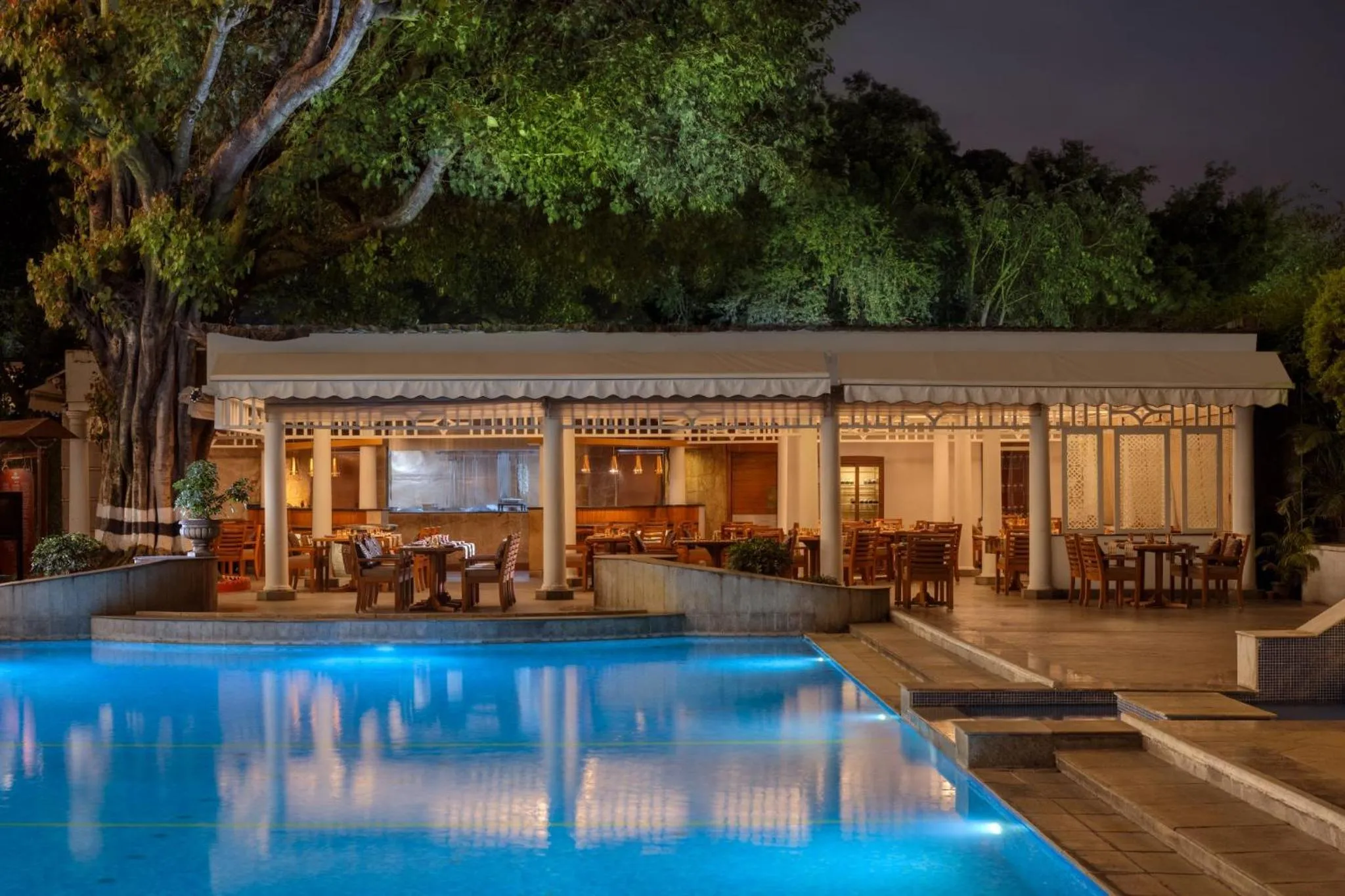 Restaurant/places to eat in ITC Windsor, a Luxury Collection Hotel, Bengaluru