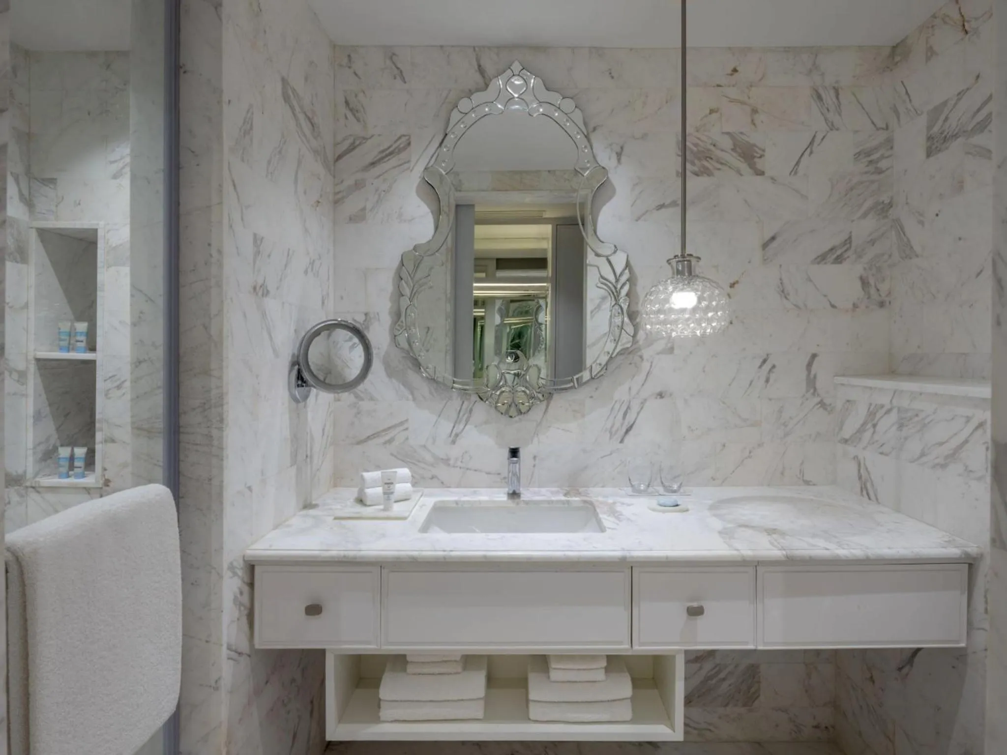 Bathroom in ITC Windsor, a Luxury Collection Hotel, Bengaluru