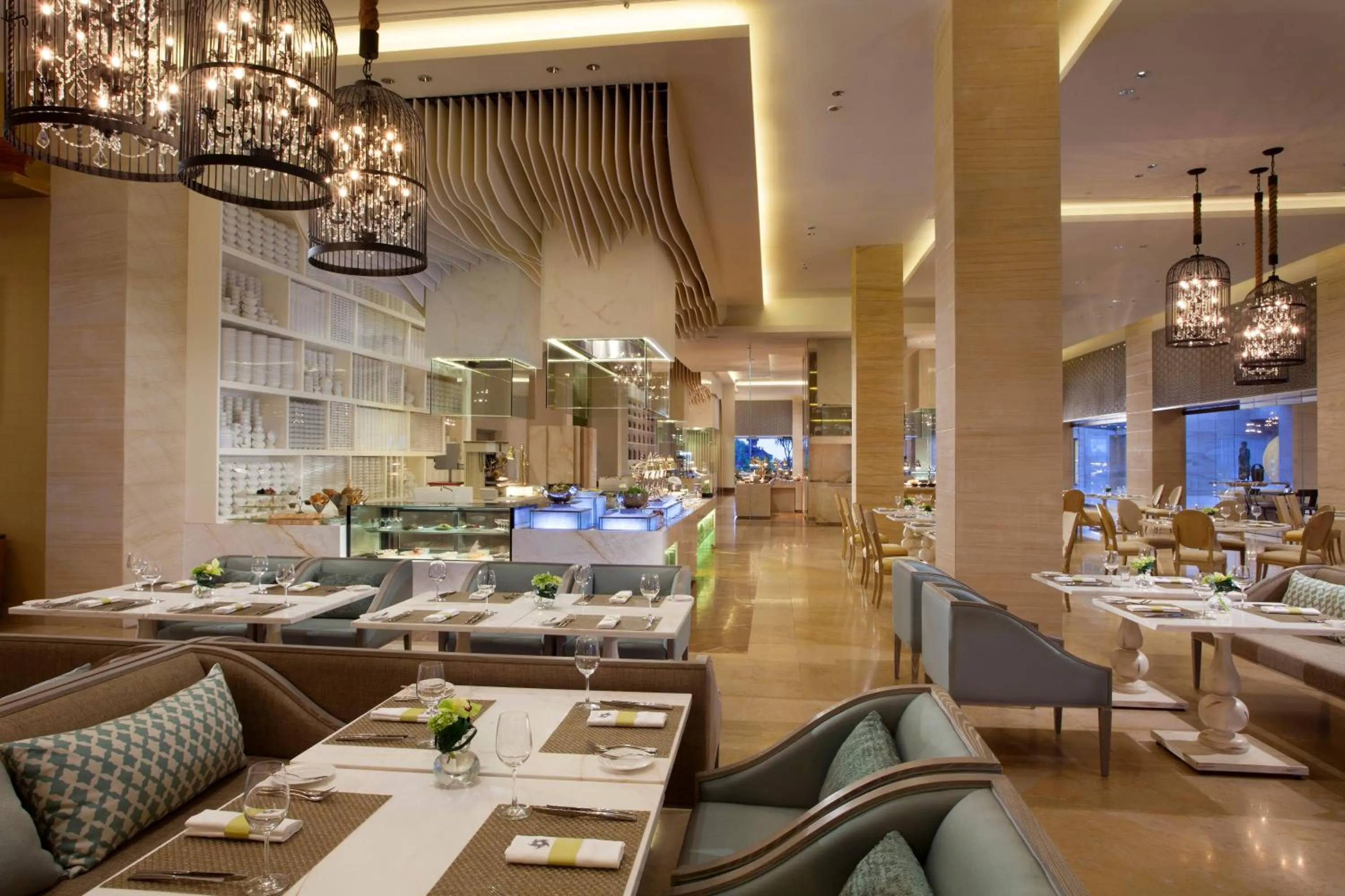Restaurant/places to eat in The Mulia