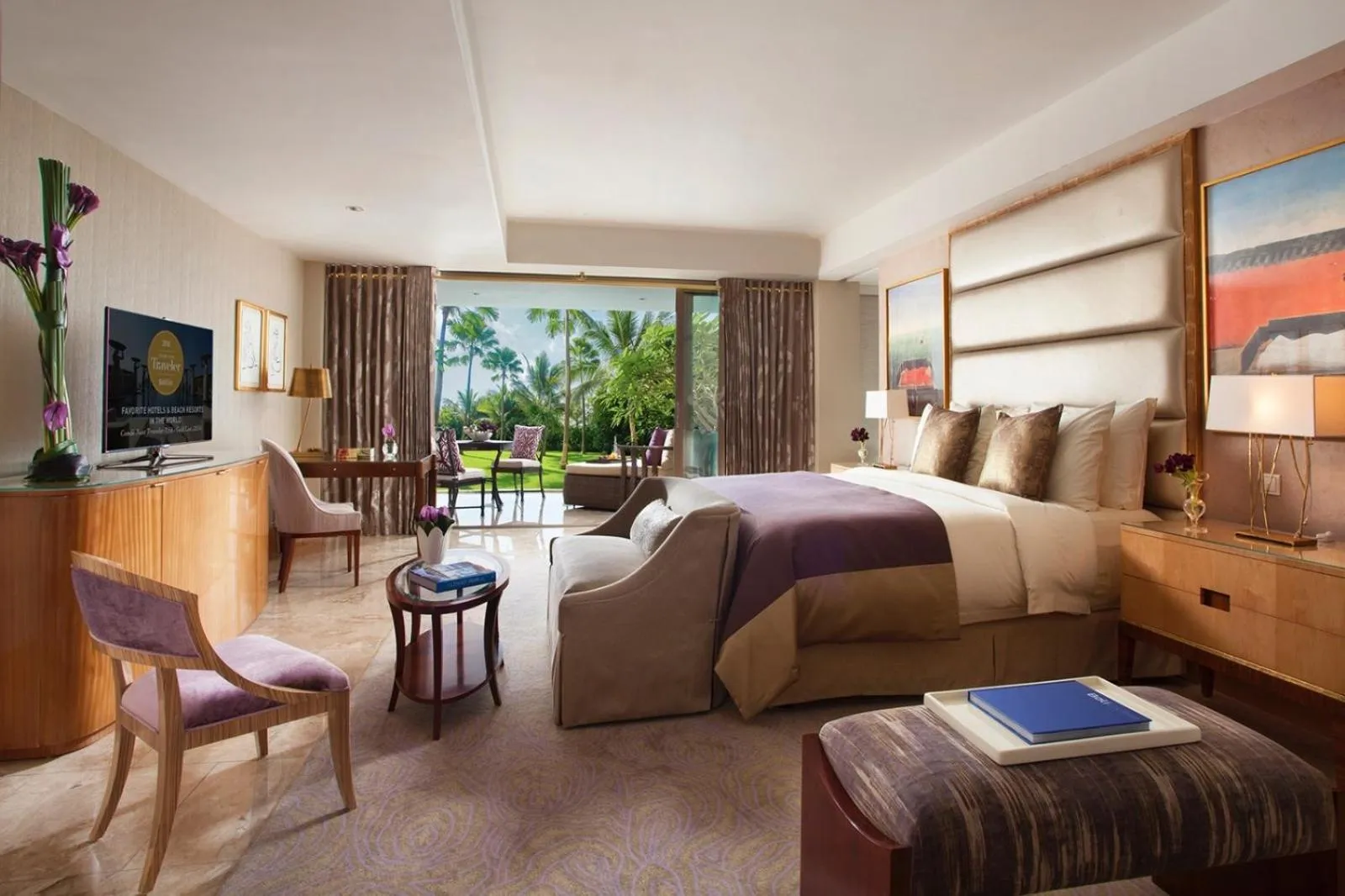 Garden view, Bed in The Mulia