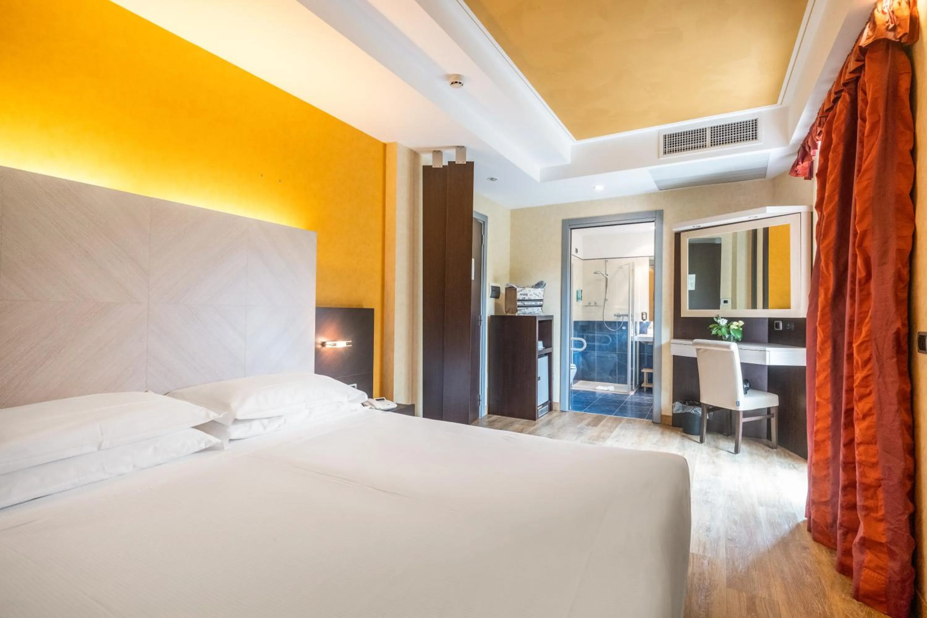 Photo of the whole room, Bed in Kriss Internazionale Hotel