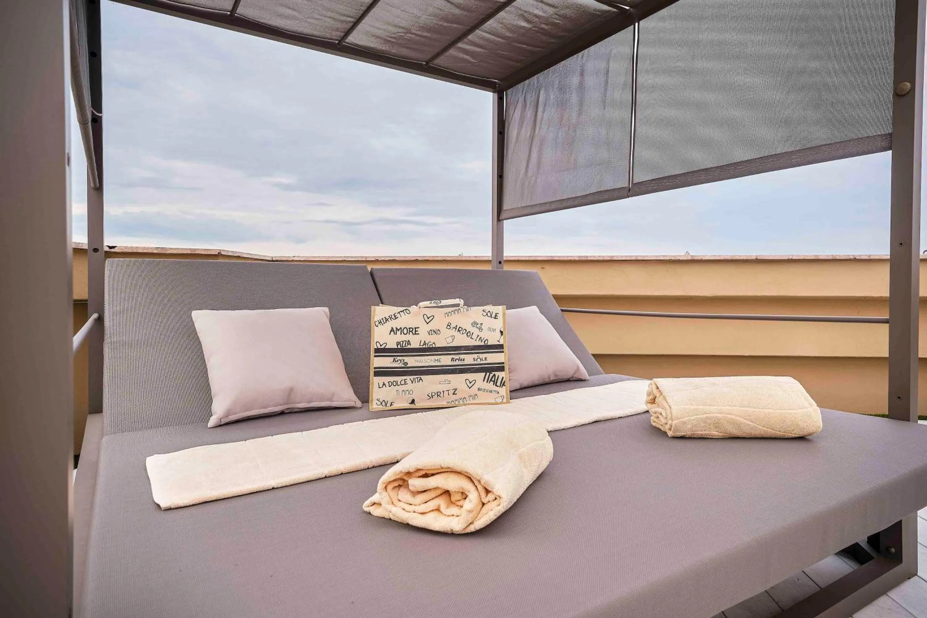 Balcony/Terrace, Bed in Kriss Internazionale Hotel