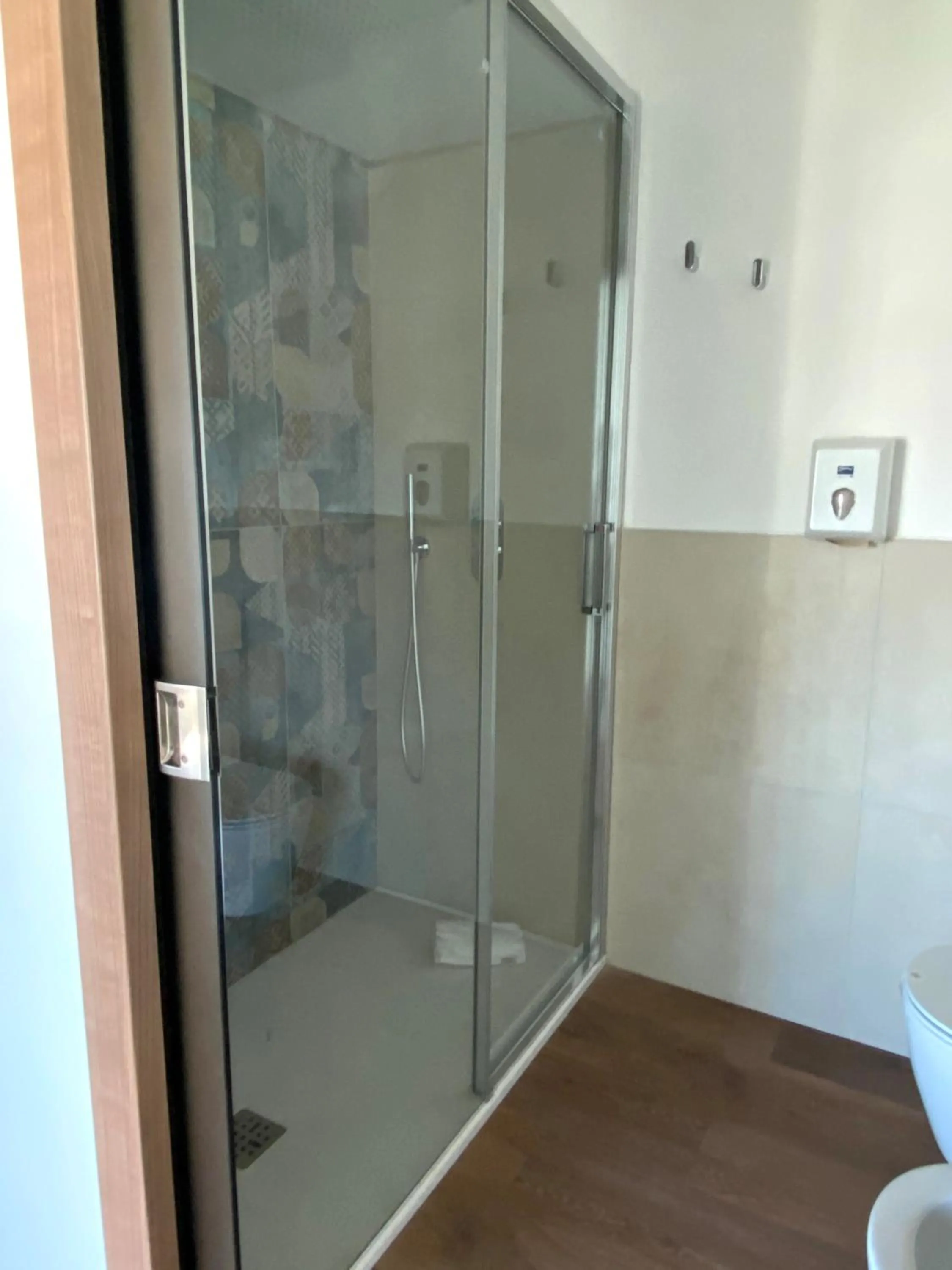 Shower in Kriss Internazionale Hotel