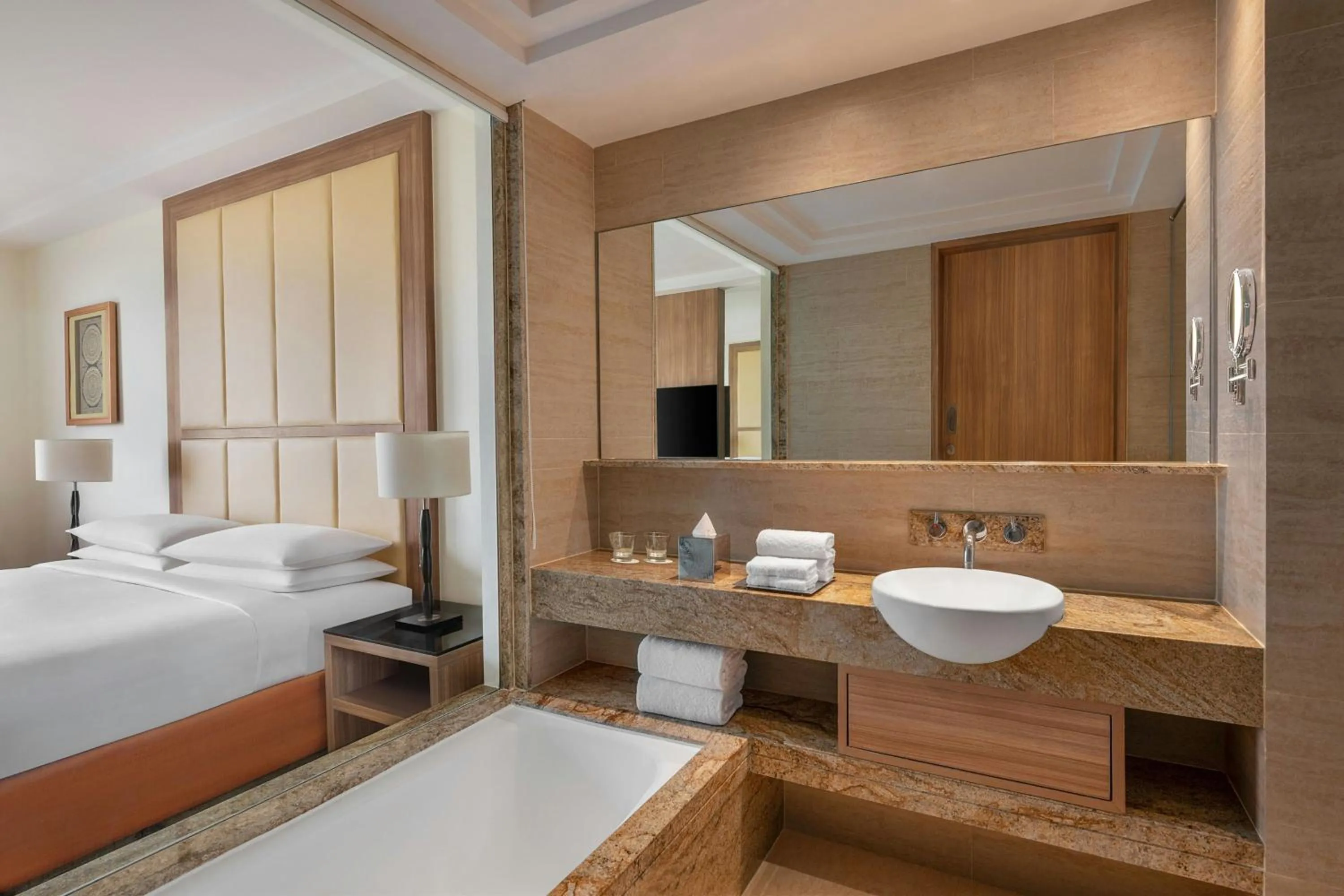 Photo of the whole room, Bed in Bengaluru Marriott Hotel Whitefield