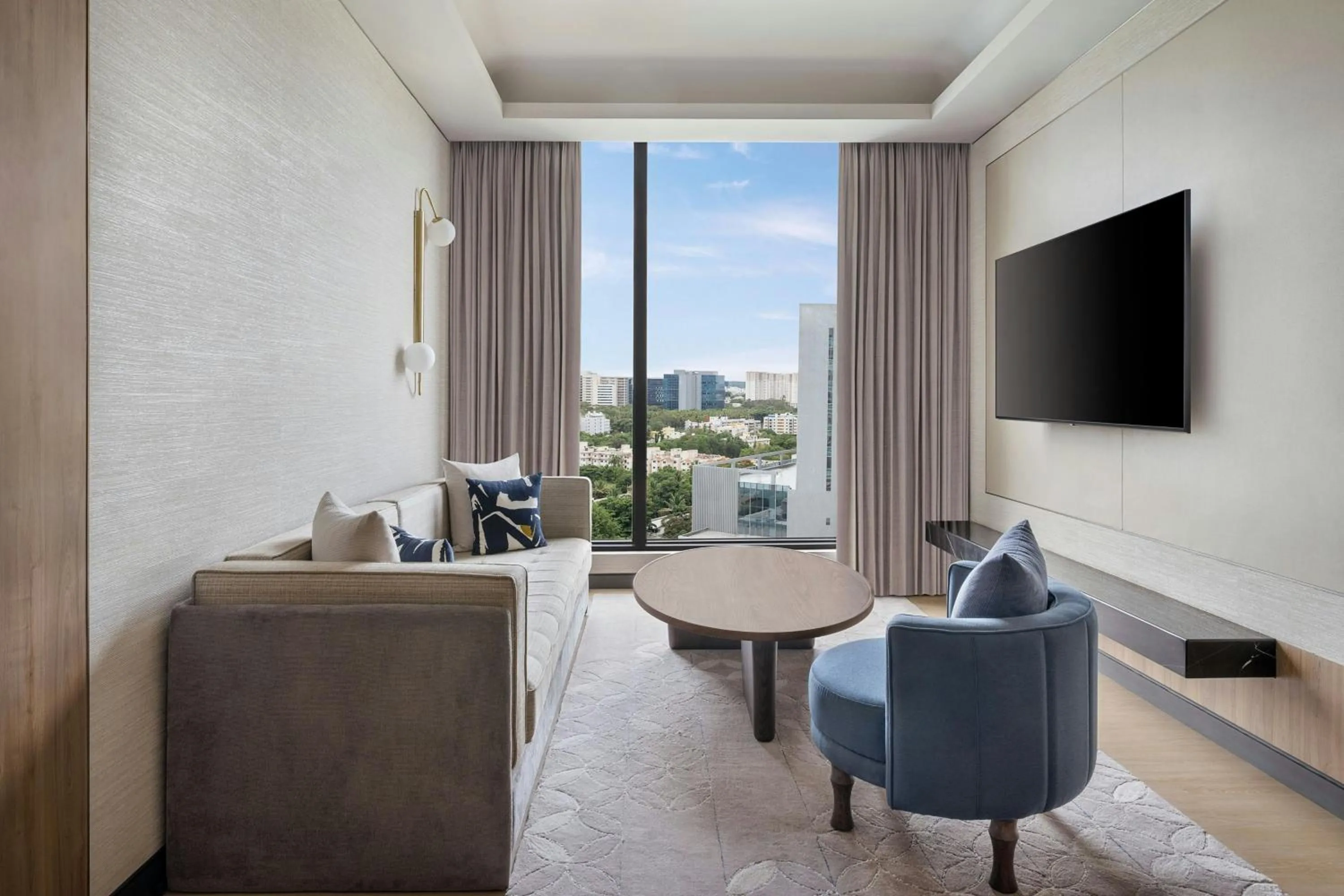 Living room in Bengaluru Marriott Hotel Whitefield