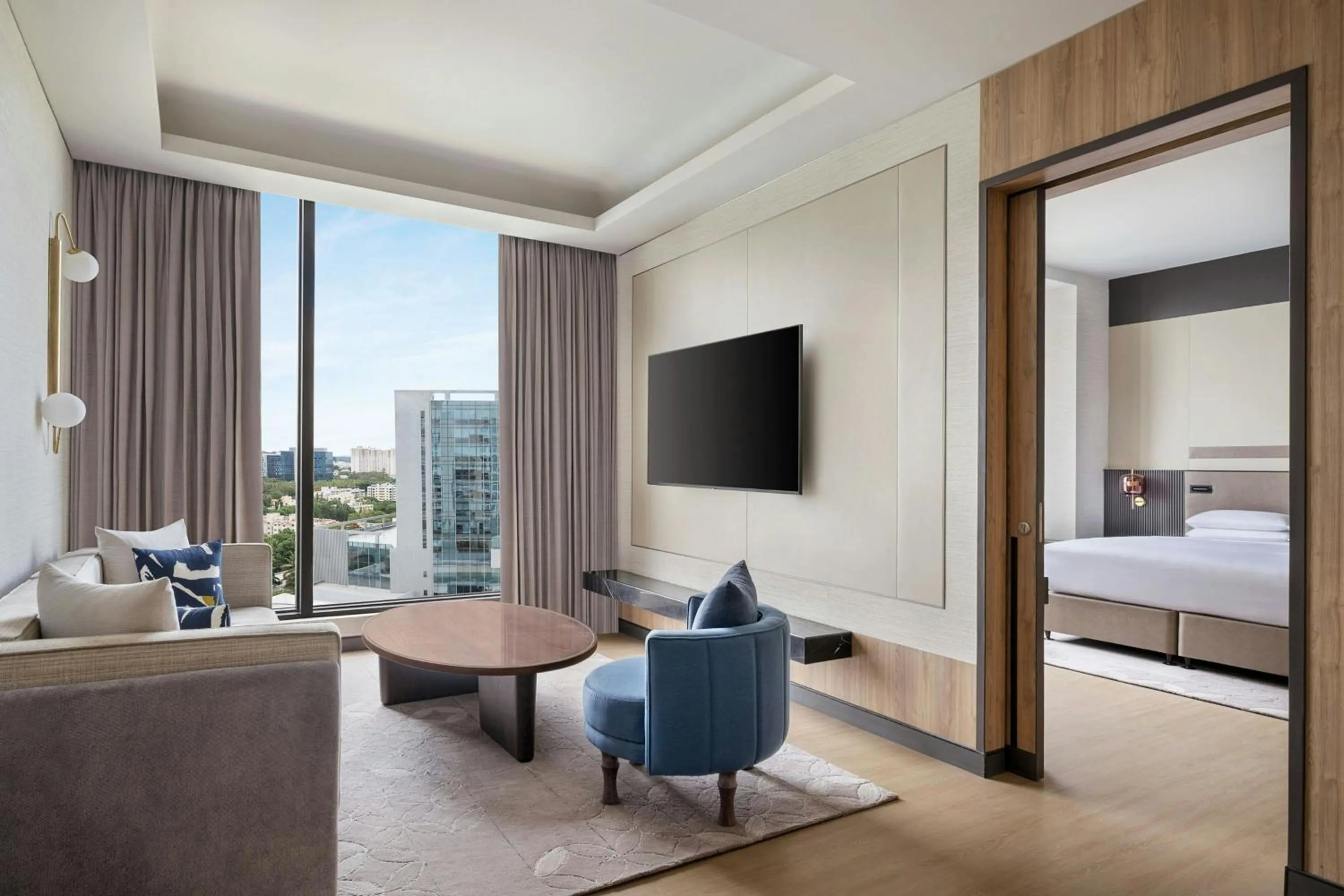 Lounge or bar, Bed in Bengaluru Marriott Hotel Whitefield